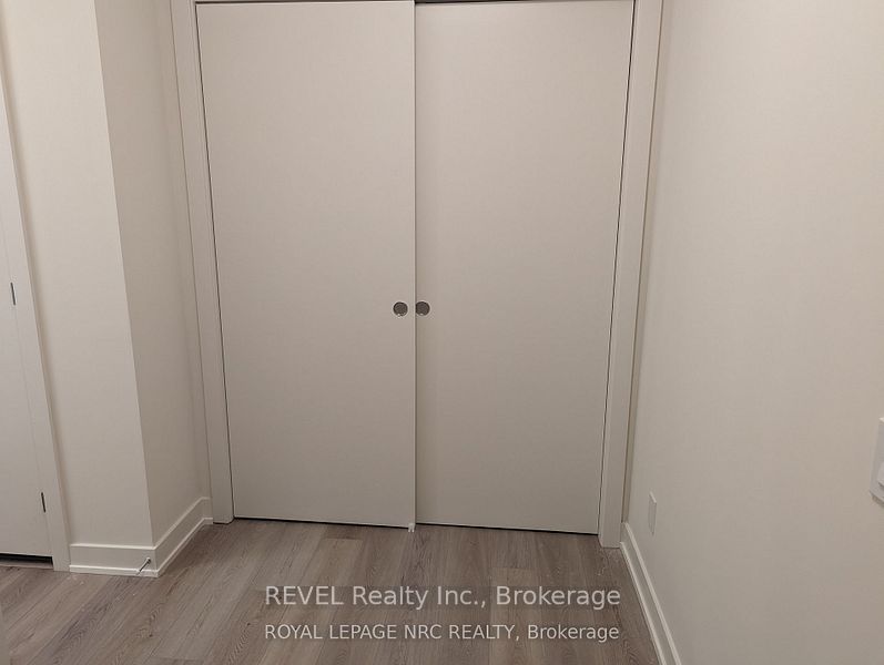 385 Winston Road 1302 Property Photo 7