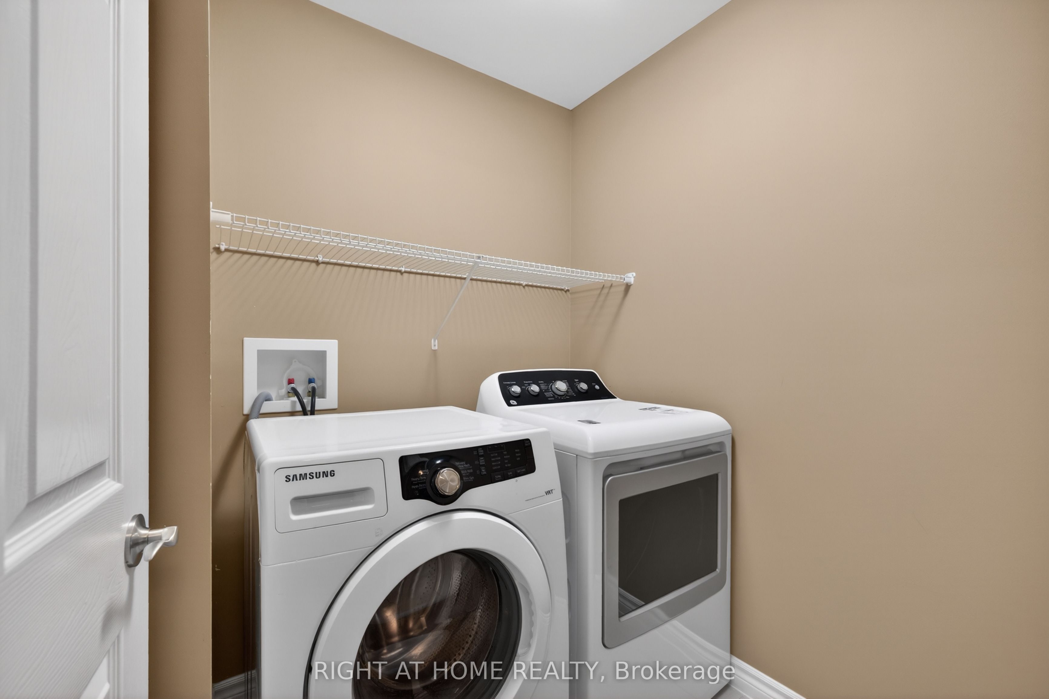 2100 Denview Avenue 21 Property Photo 11