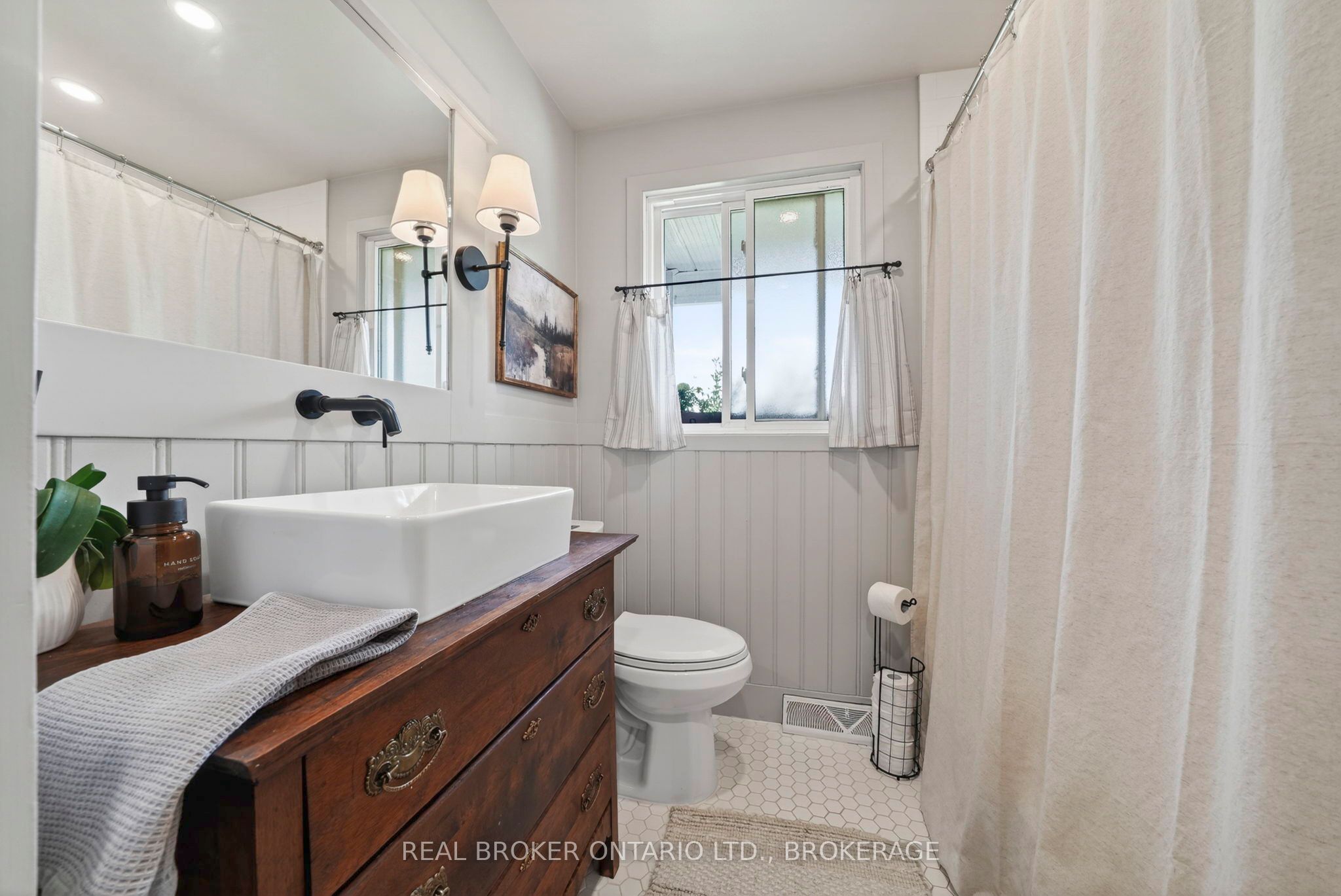 821 Haldimand Crescent Property Photo 17