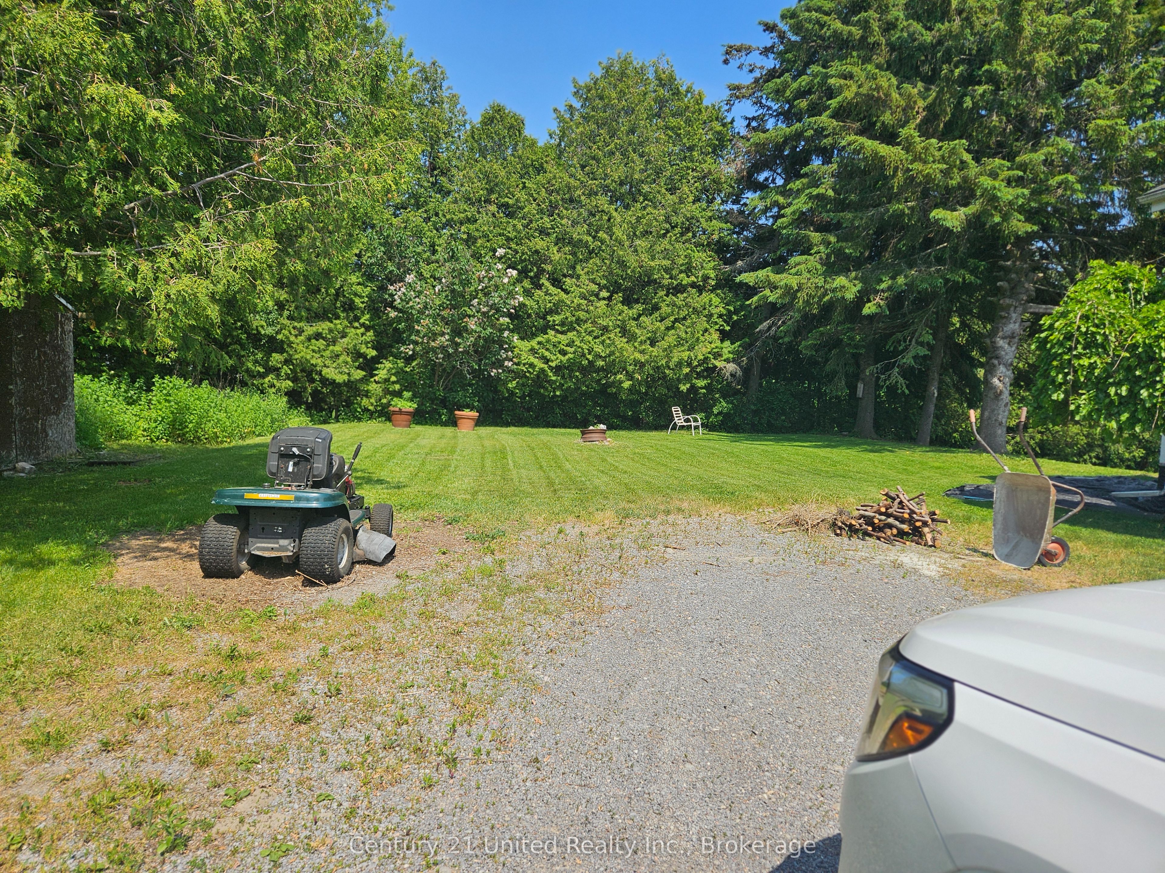 135 King Street E Property Photo 4