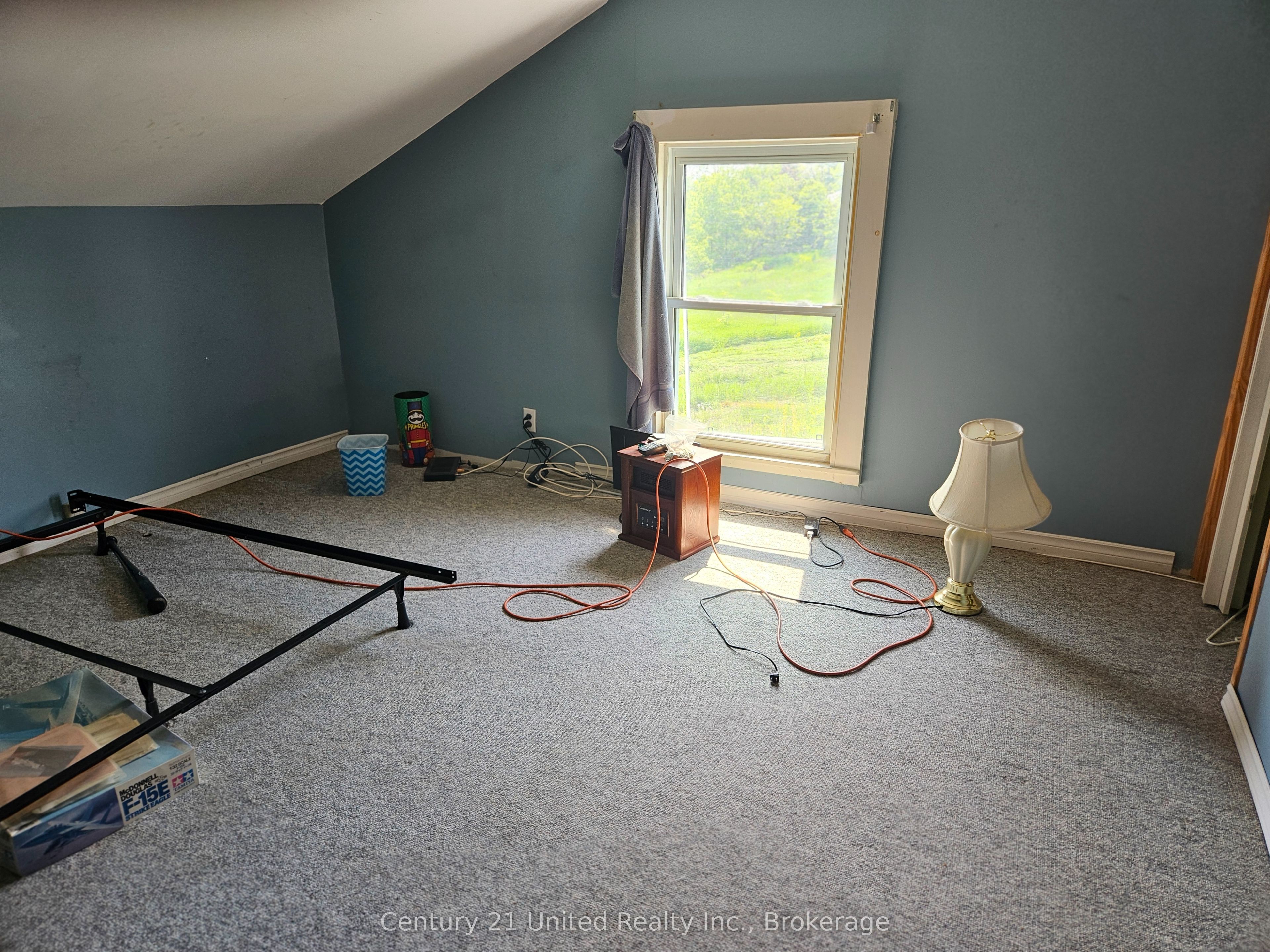 135 King Street E Property Photo 8