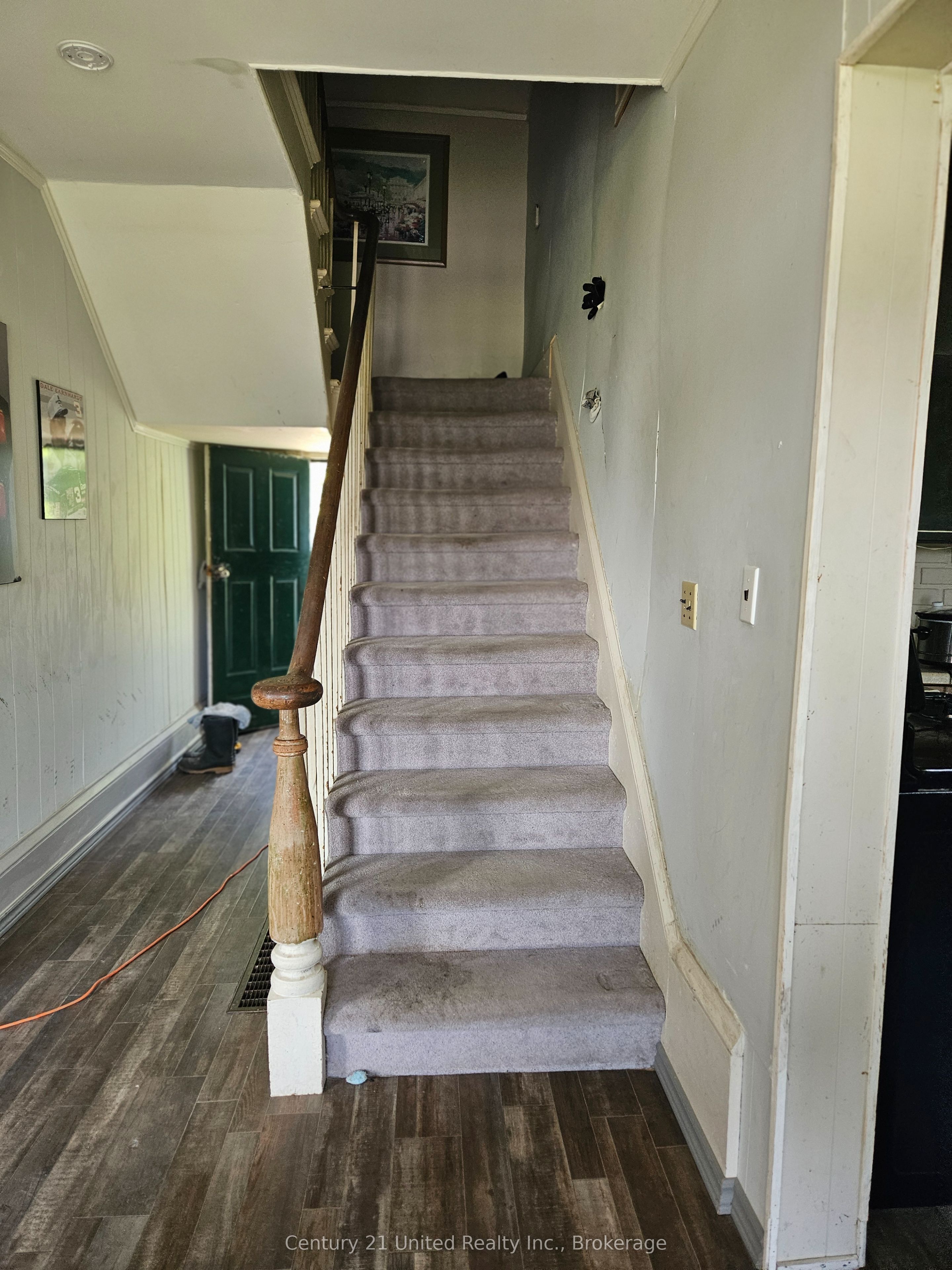 135 King Street E Property Photo 10