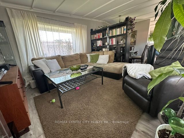 2189 Dundas Street E 41 Property Photo 4