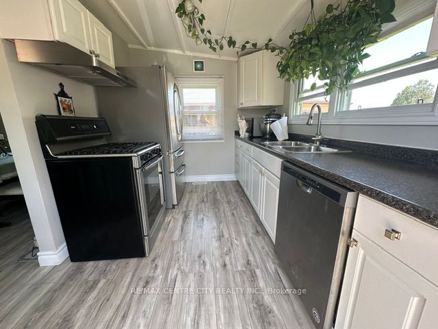 2189 Dundas Street E 41 Property Photo 6