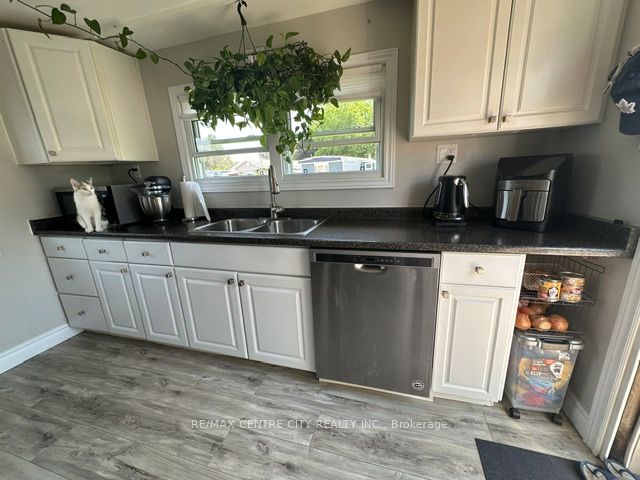2189 Dundas Street E 41 Property Photo 7