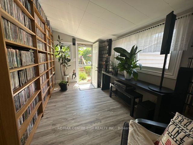 2189 Dundas Street E 41 Property Photo 13