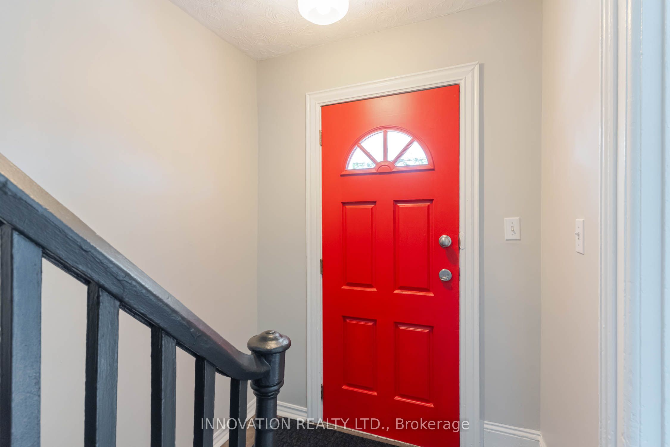 106 James Street E Property Photo 2