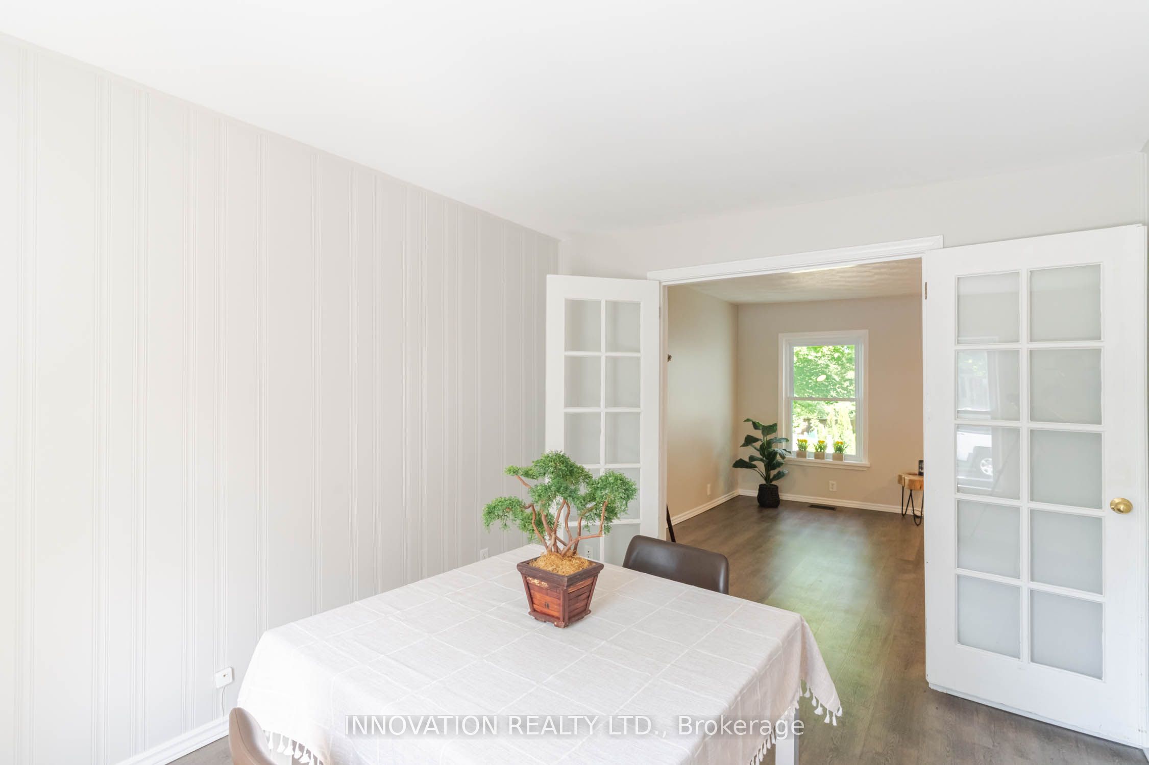 106 James Street E Property Photo 3