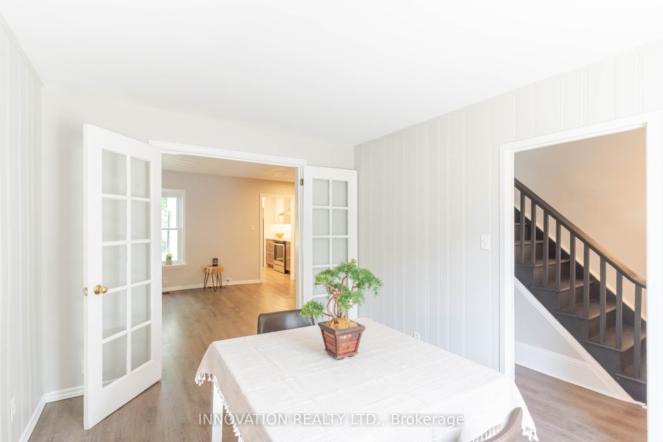106 James Street E Property Photo 5