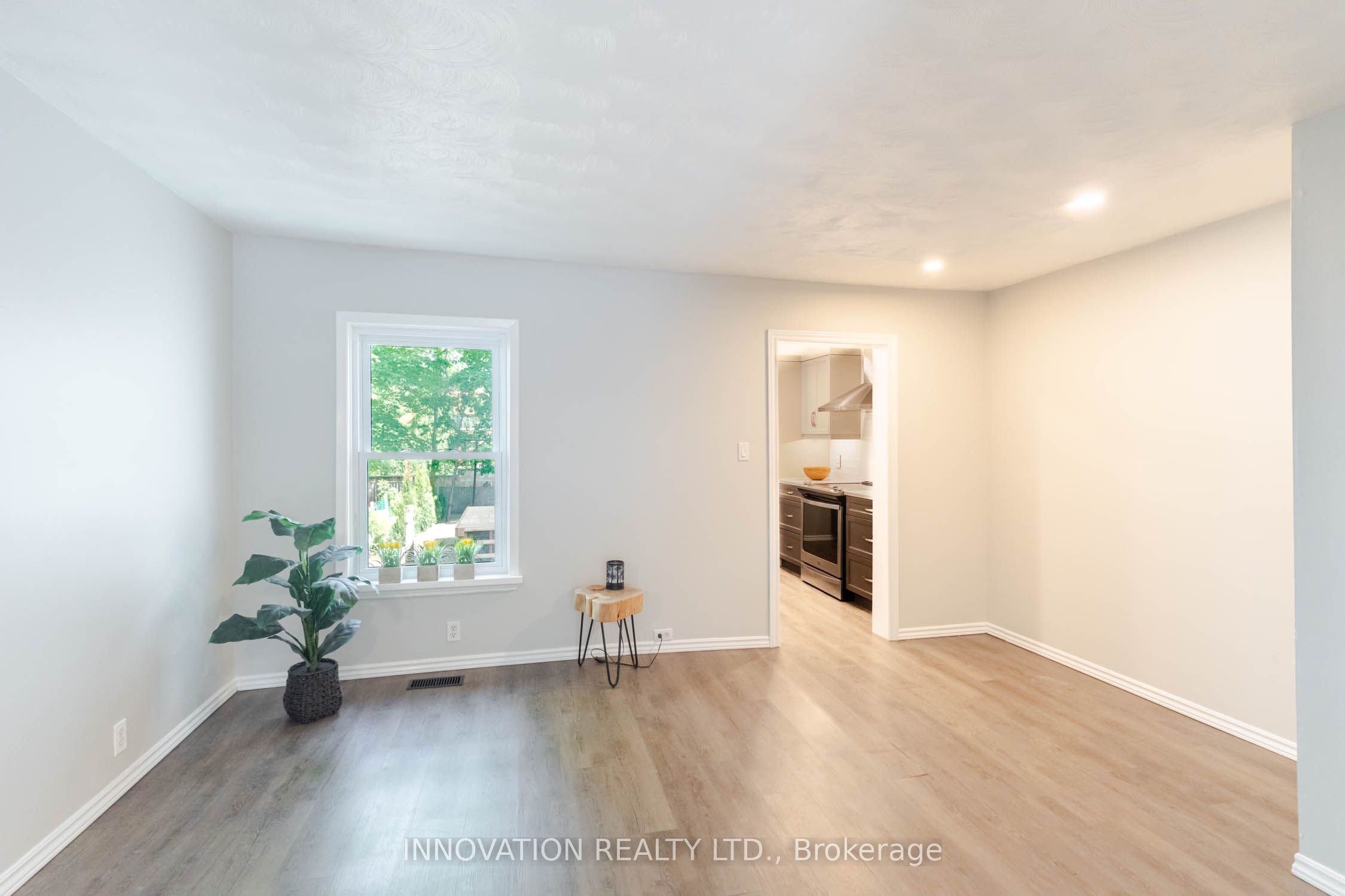 106 James Street E Property Photo 6