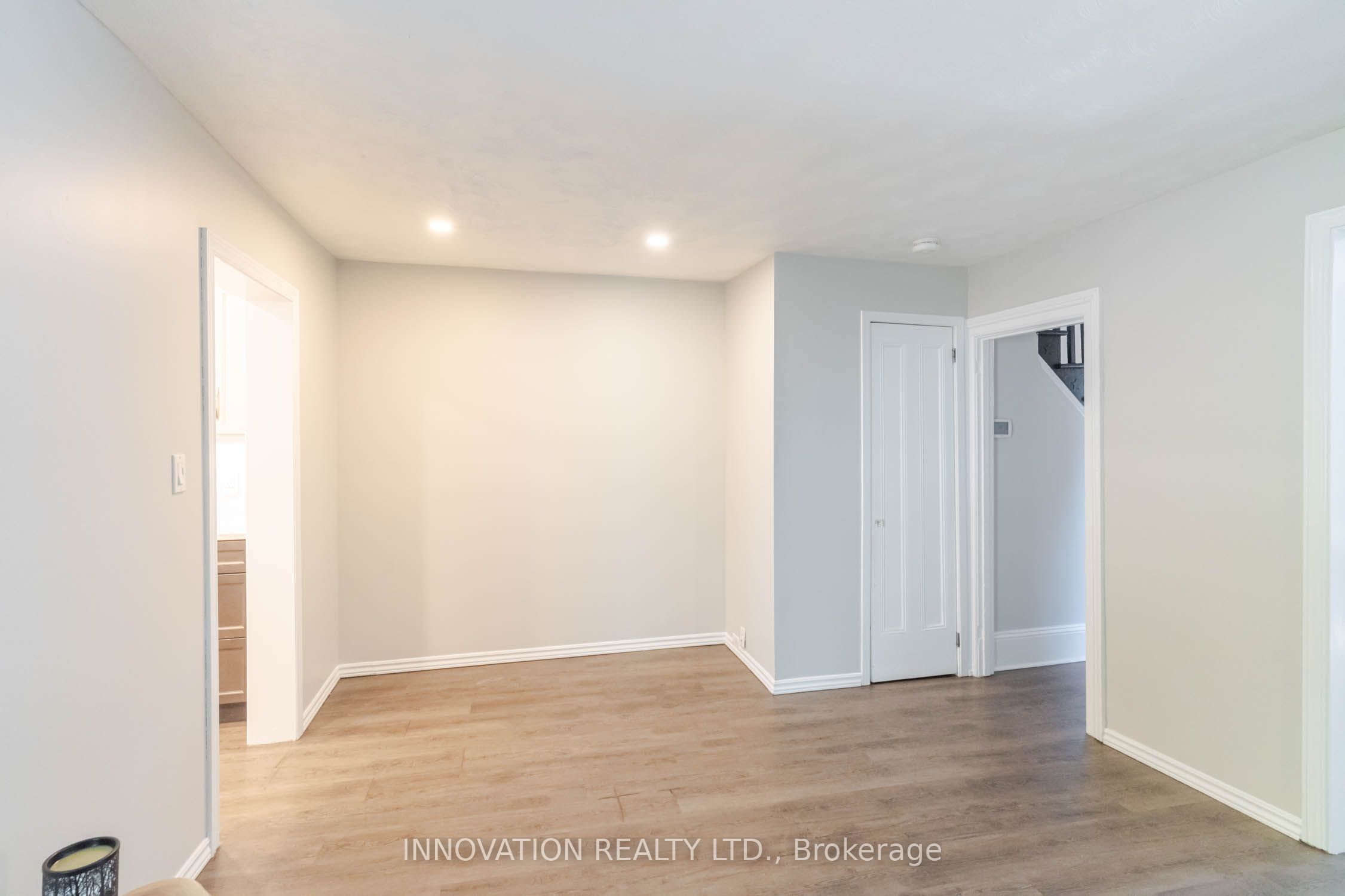 106 James Street E Property Photo 7