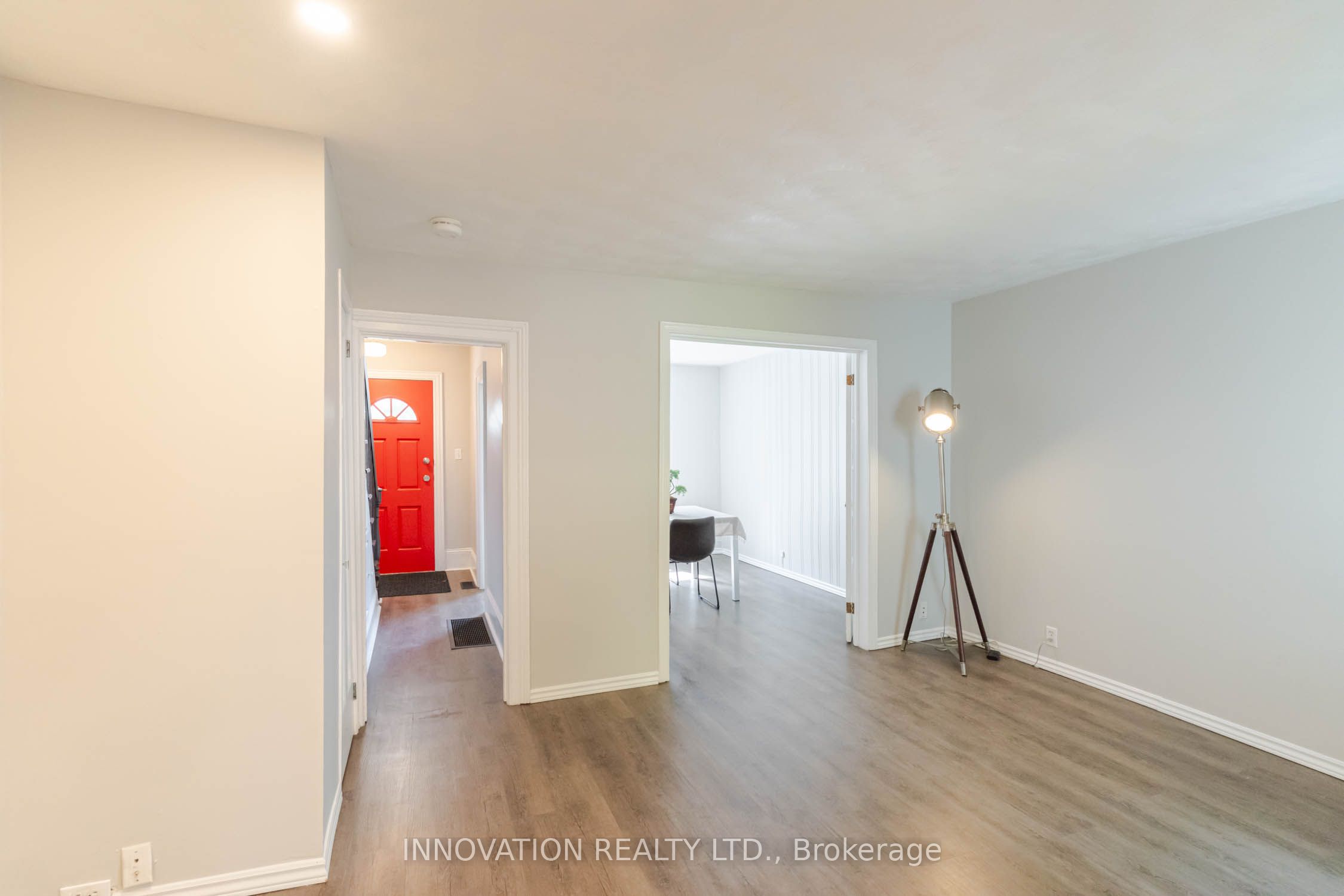 106 James Street E Property Photo 8