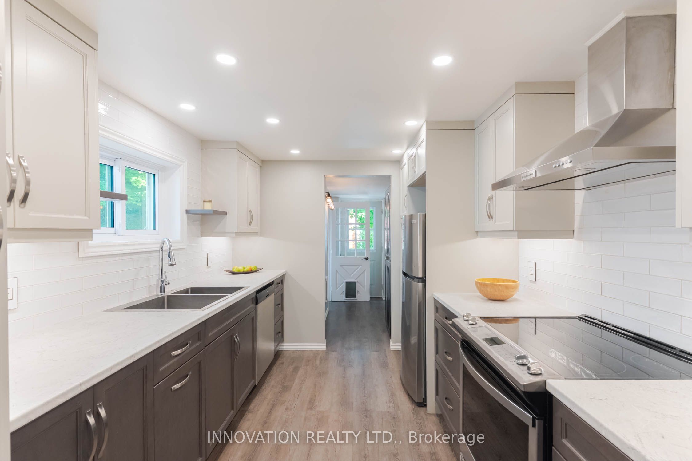 106 James Street E Property Photo 10