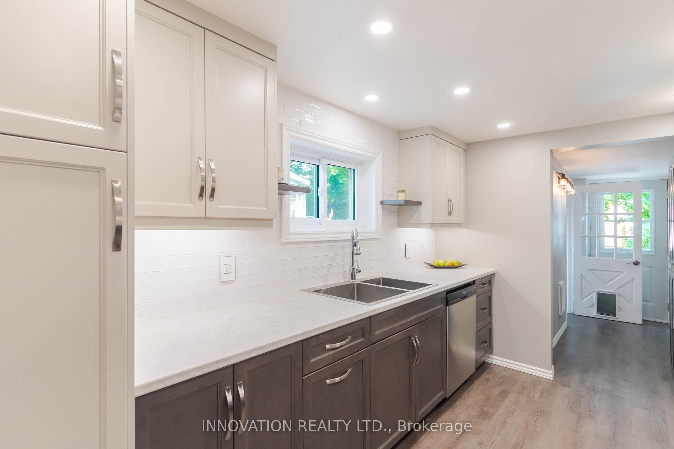 106 James Street E Property Photo 11