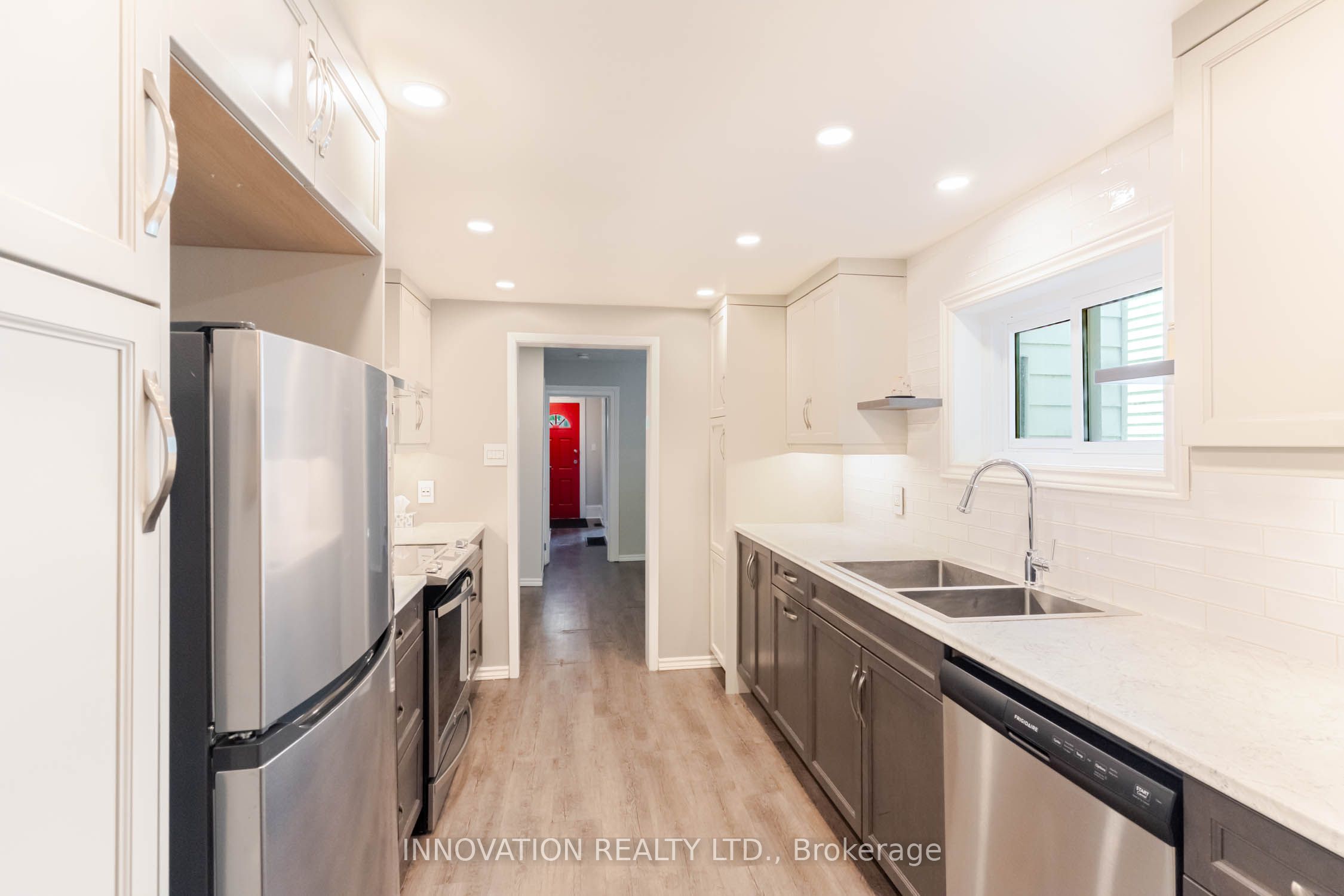 106 James Street E Property Photo 13