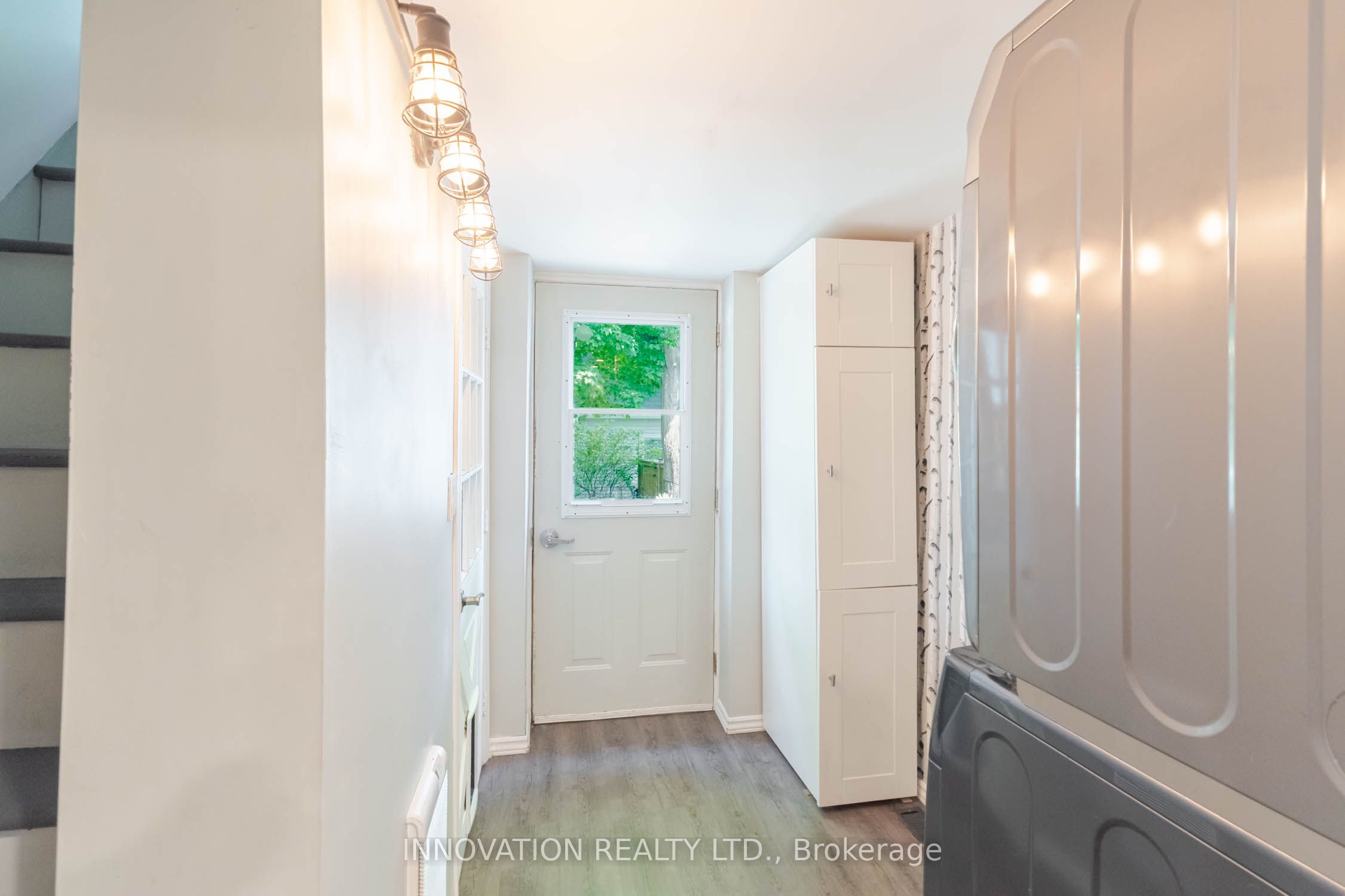 106 James Street E Property Photo 14