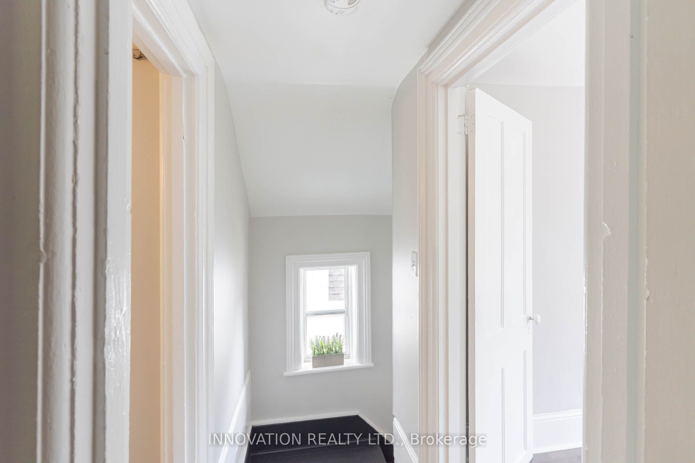 106 James Street E Property Photo 16