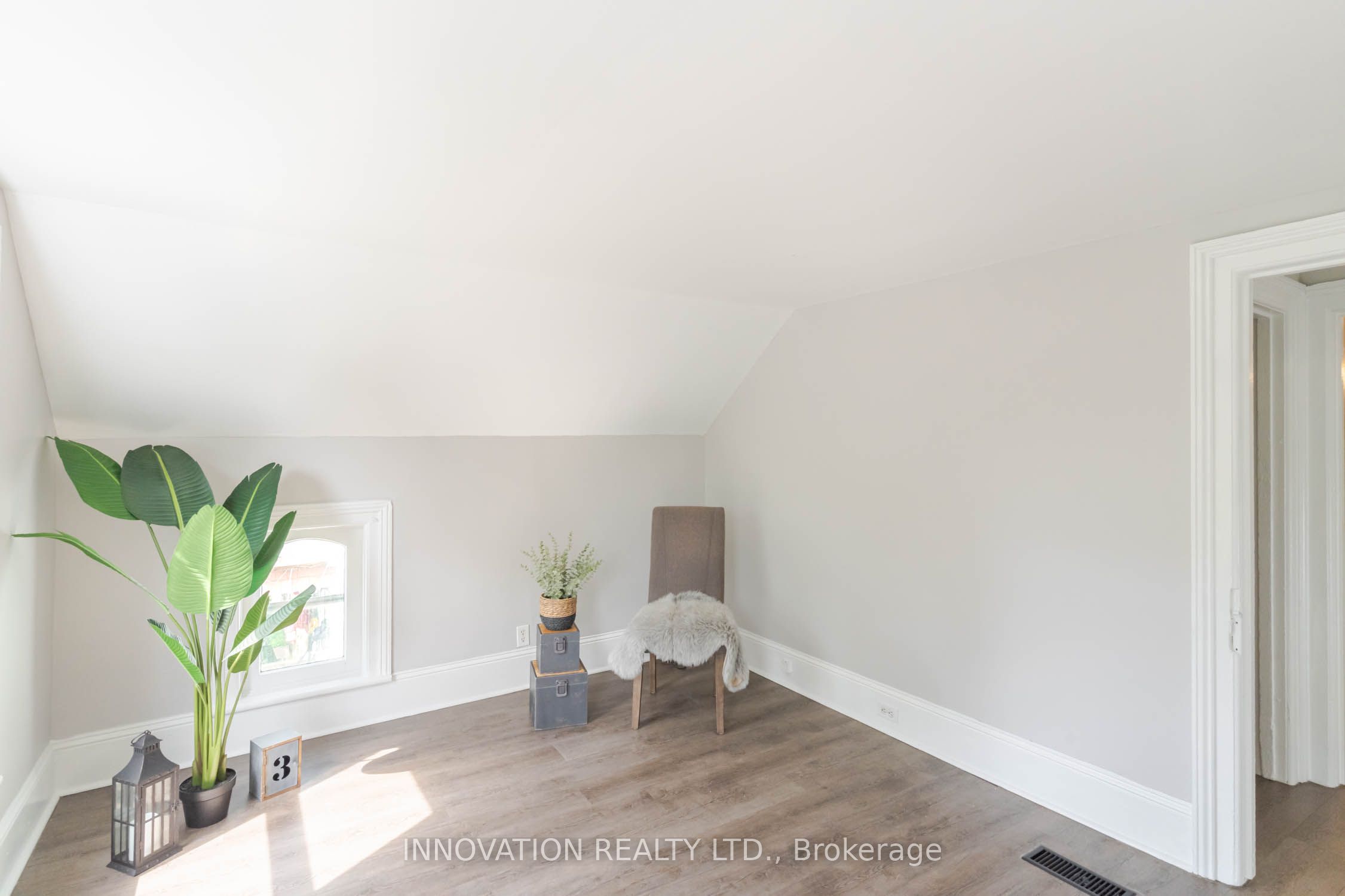 106 James Street E Property Photo 19