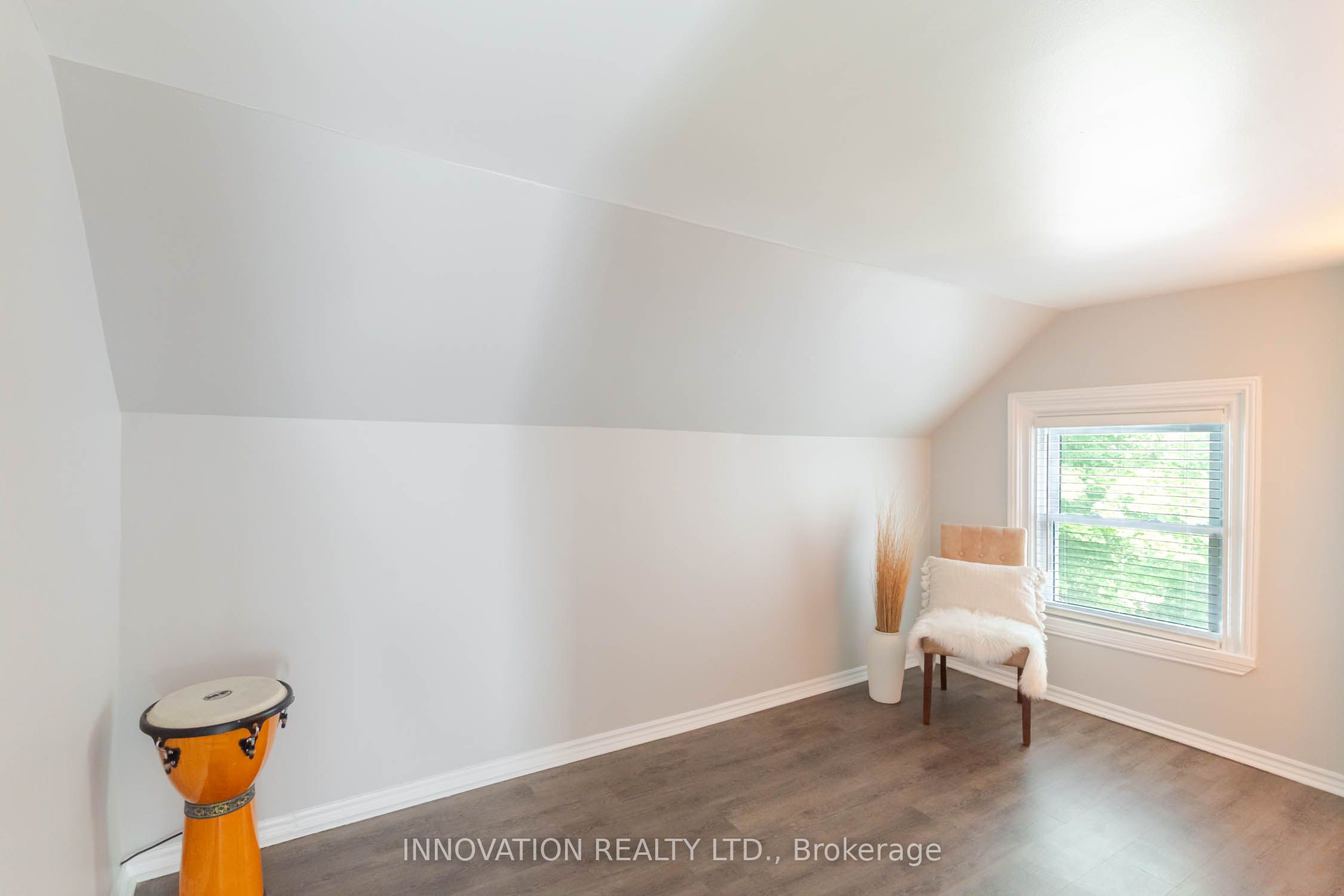 106 James Street E Property Photo 20