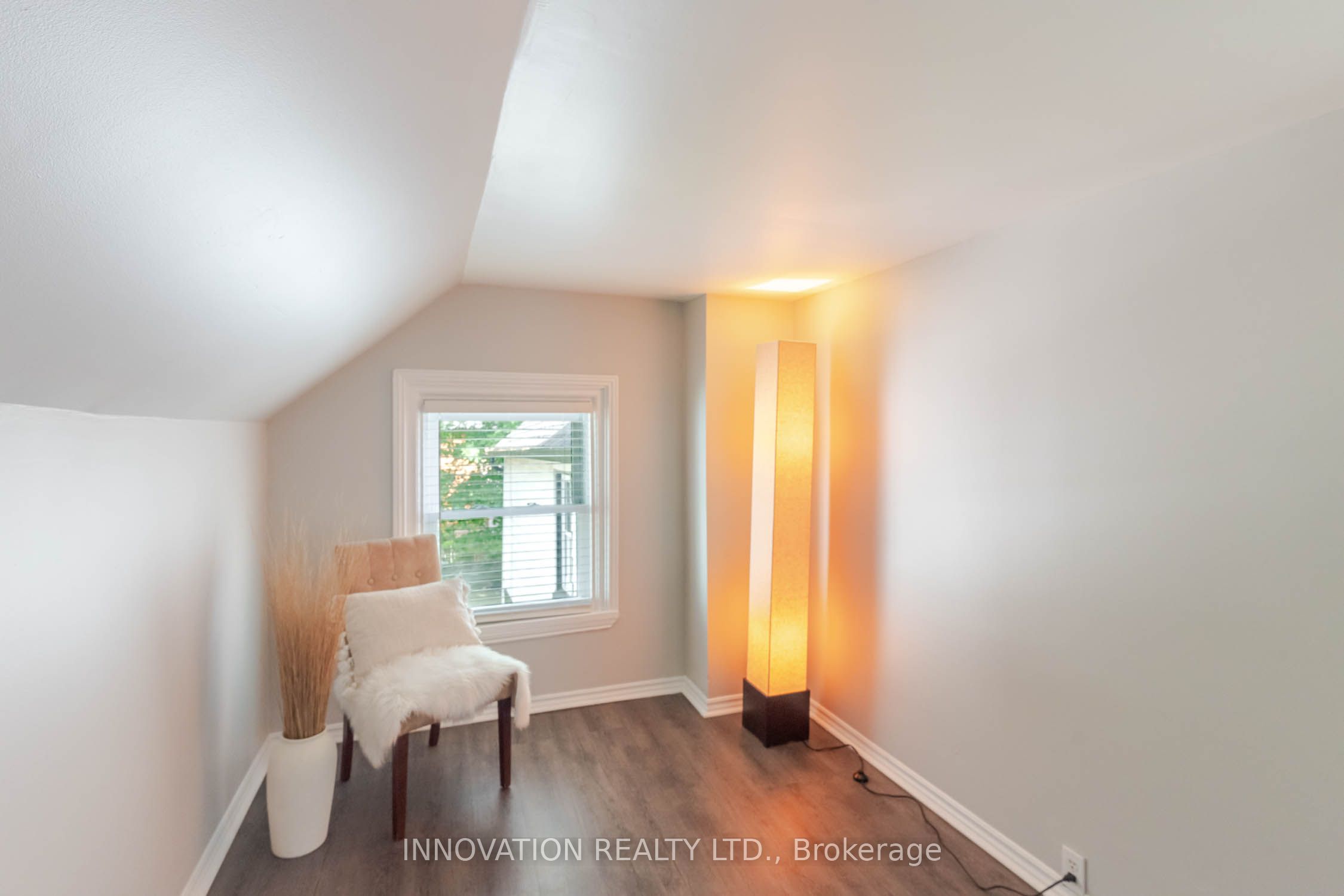 106 James Street E Property Photo 21