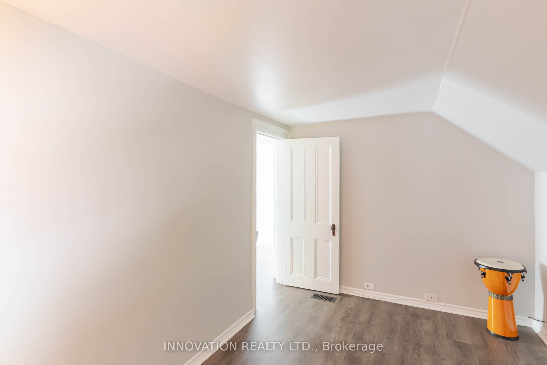 106 James Street E Property Photo 22