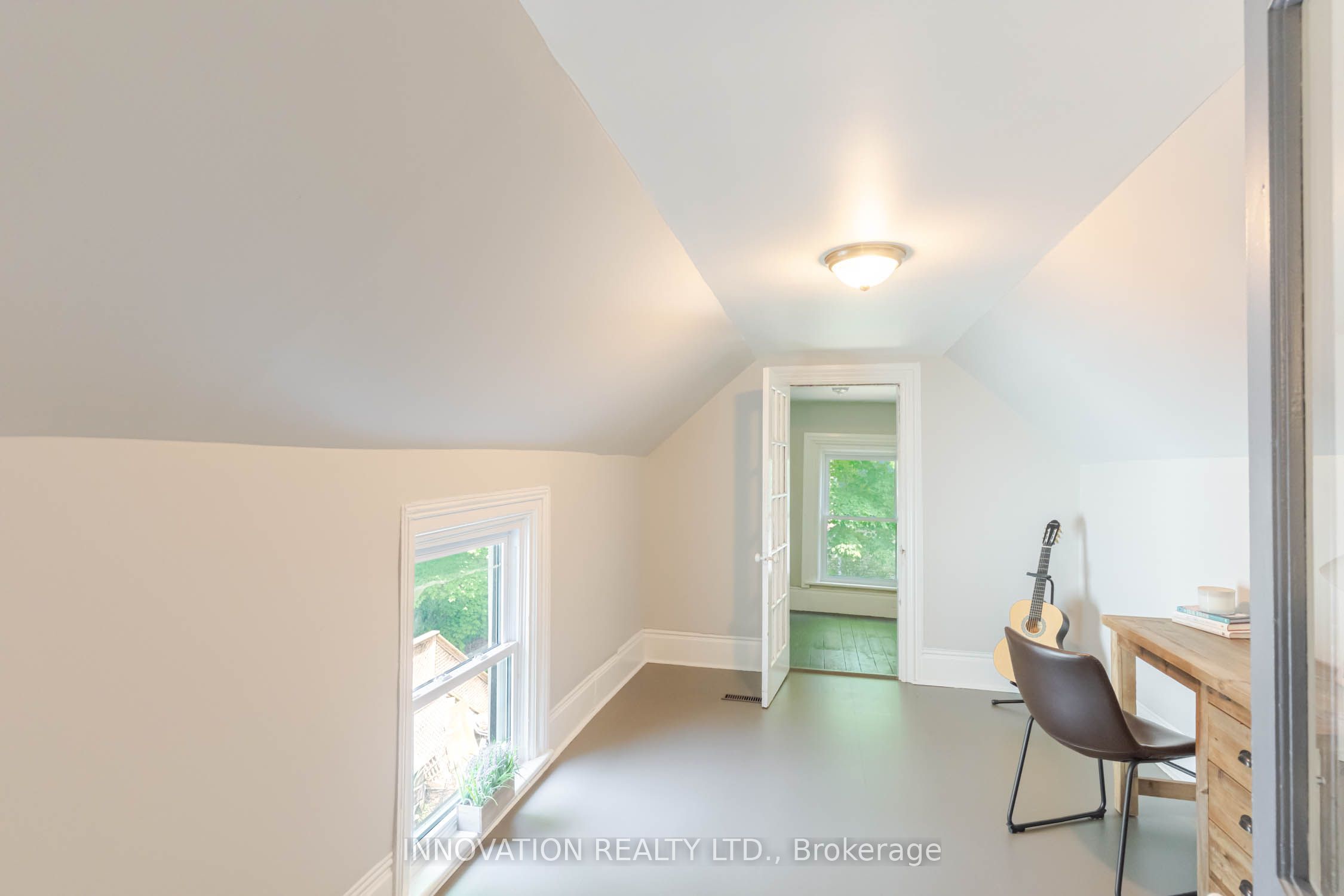 106 James Street E Property Photo 24