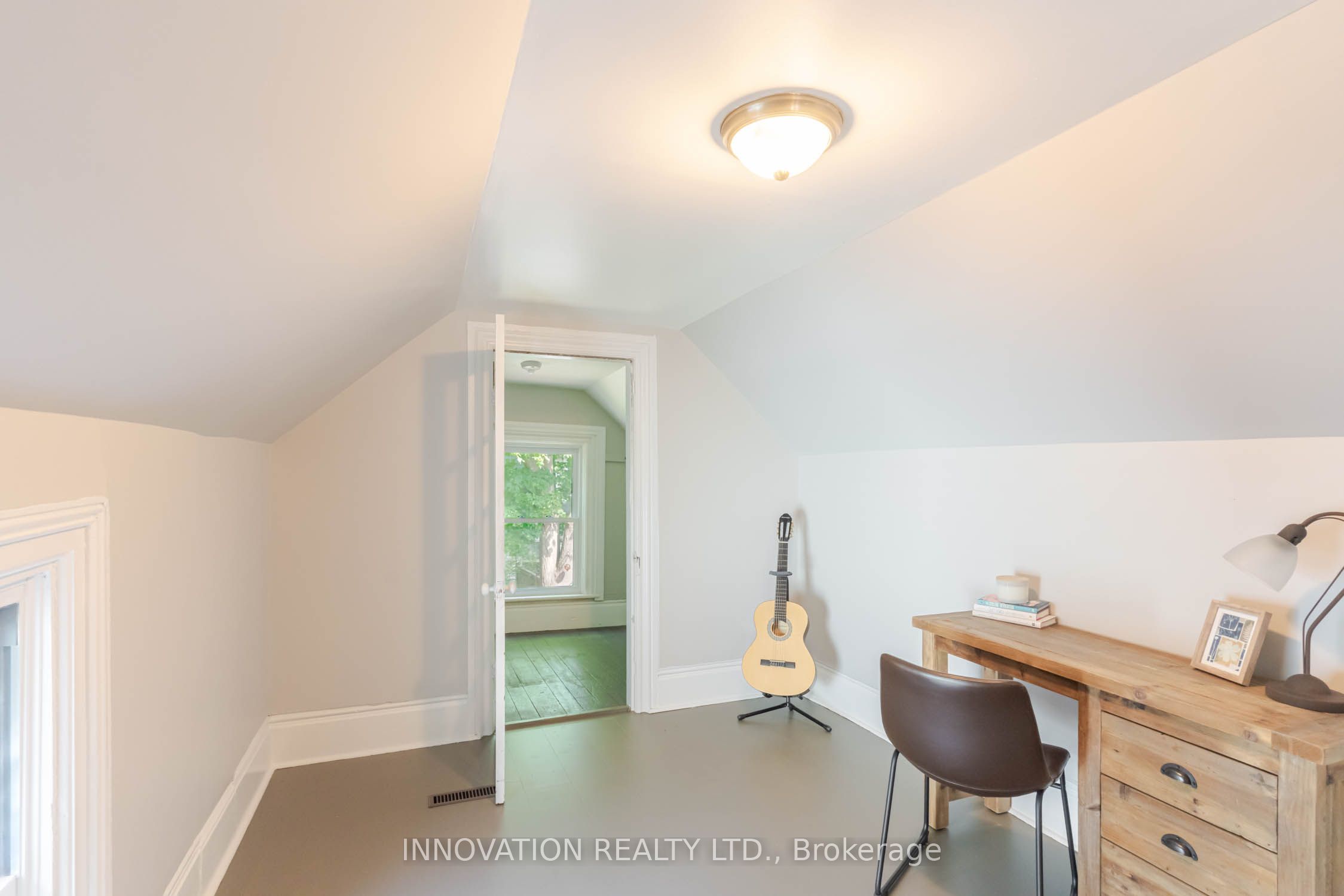 106 James Street E Property Photo 25