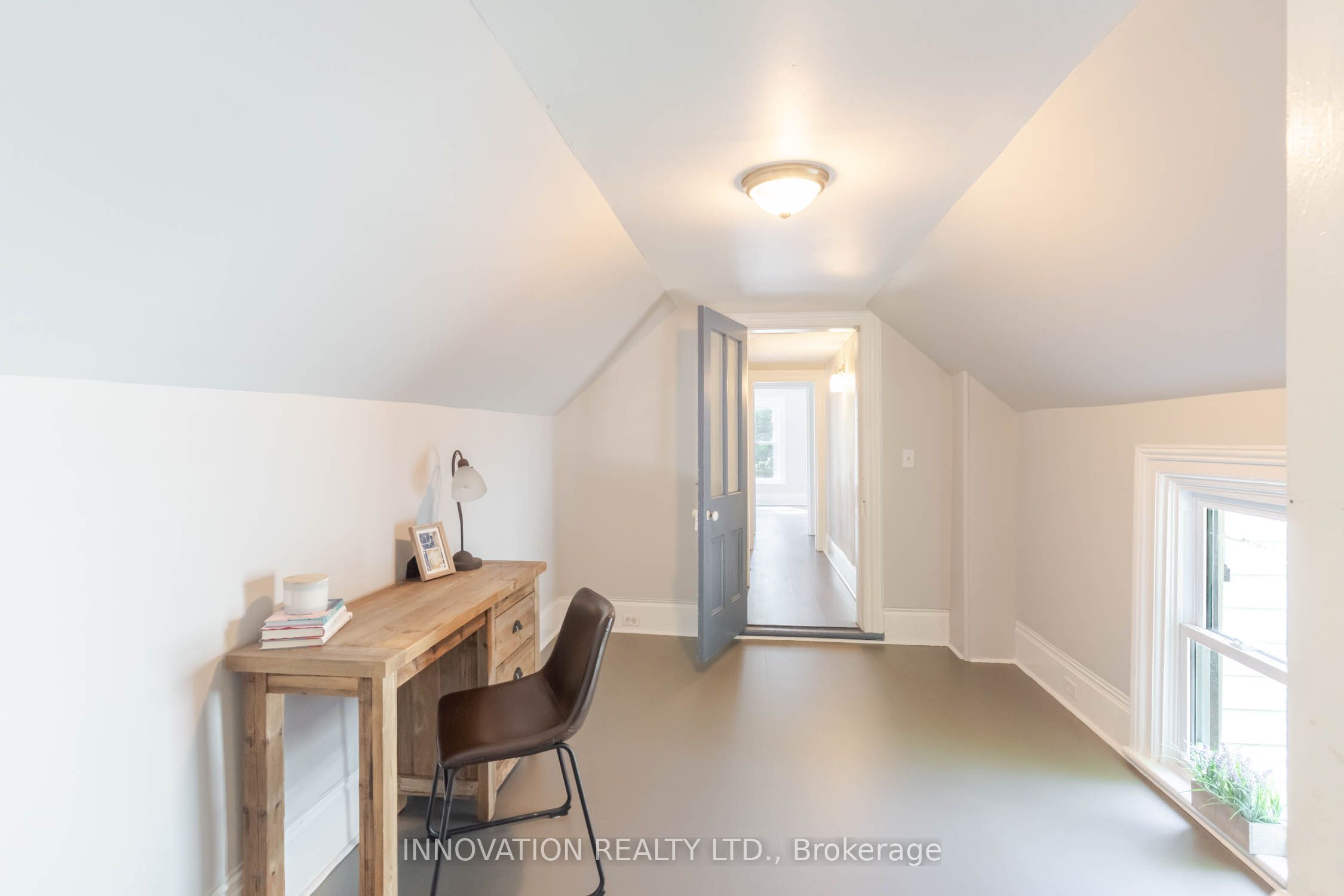 106 James Street E Property Photo 26