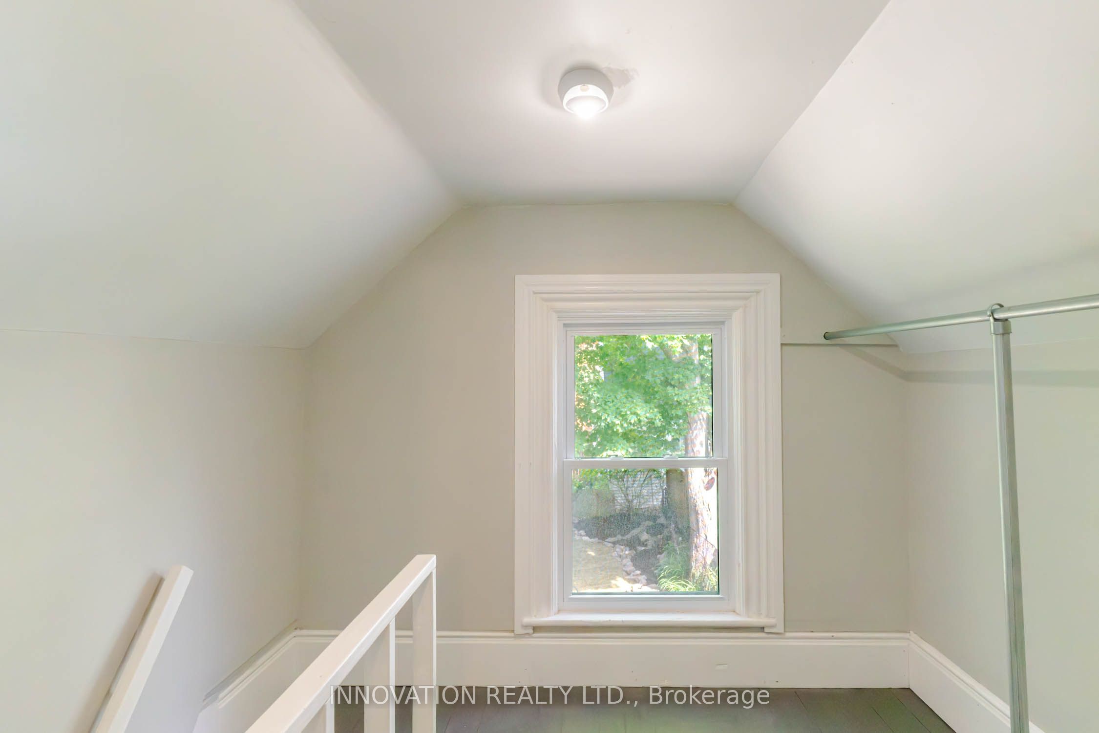 106 James Street E Property Photo 27