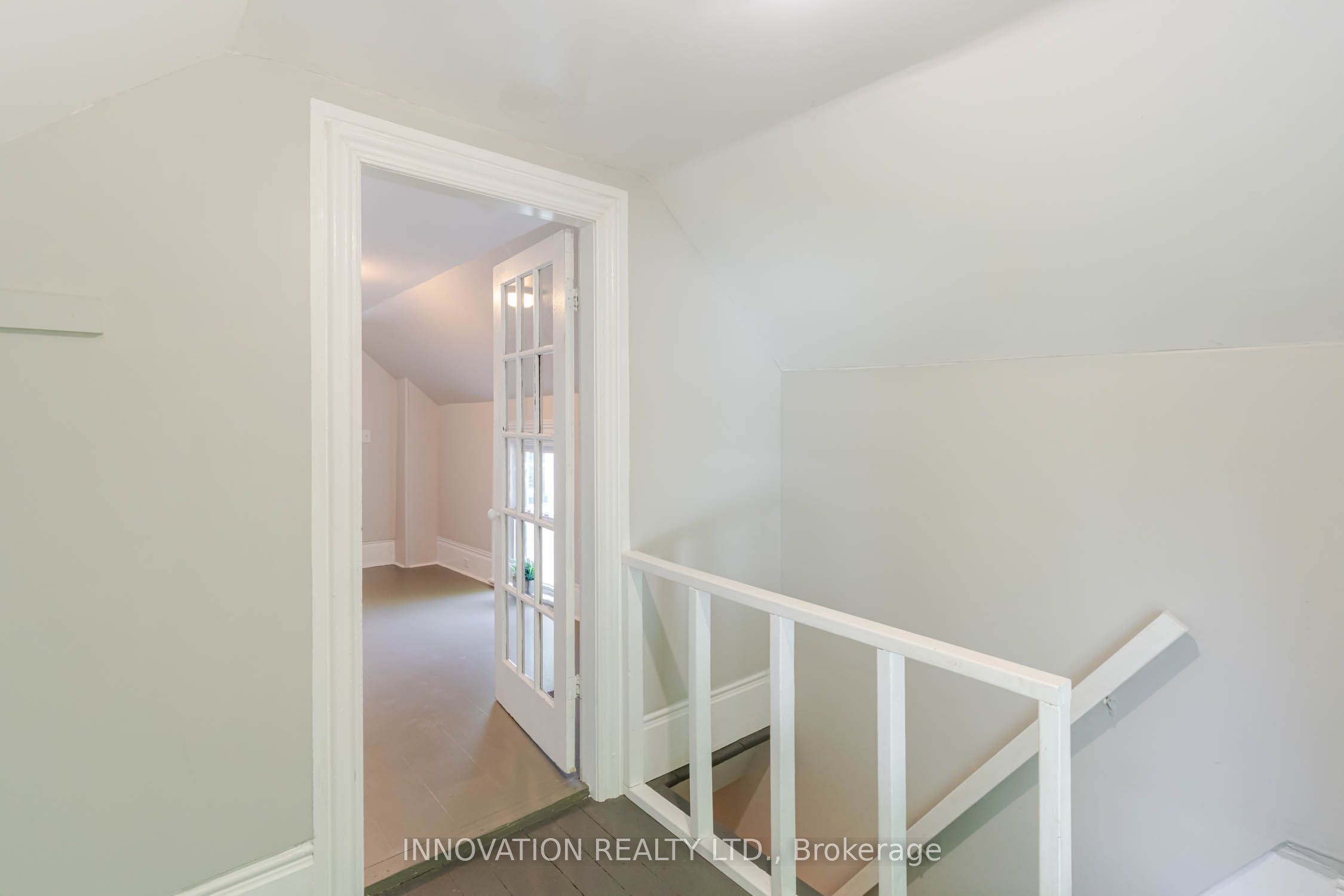 106 James Street E Property Photo 28