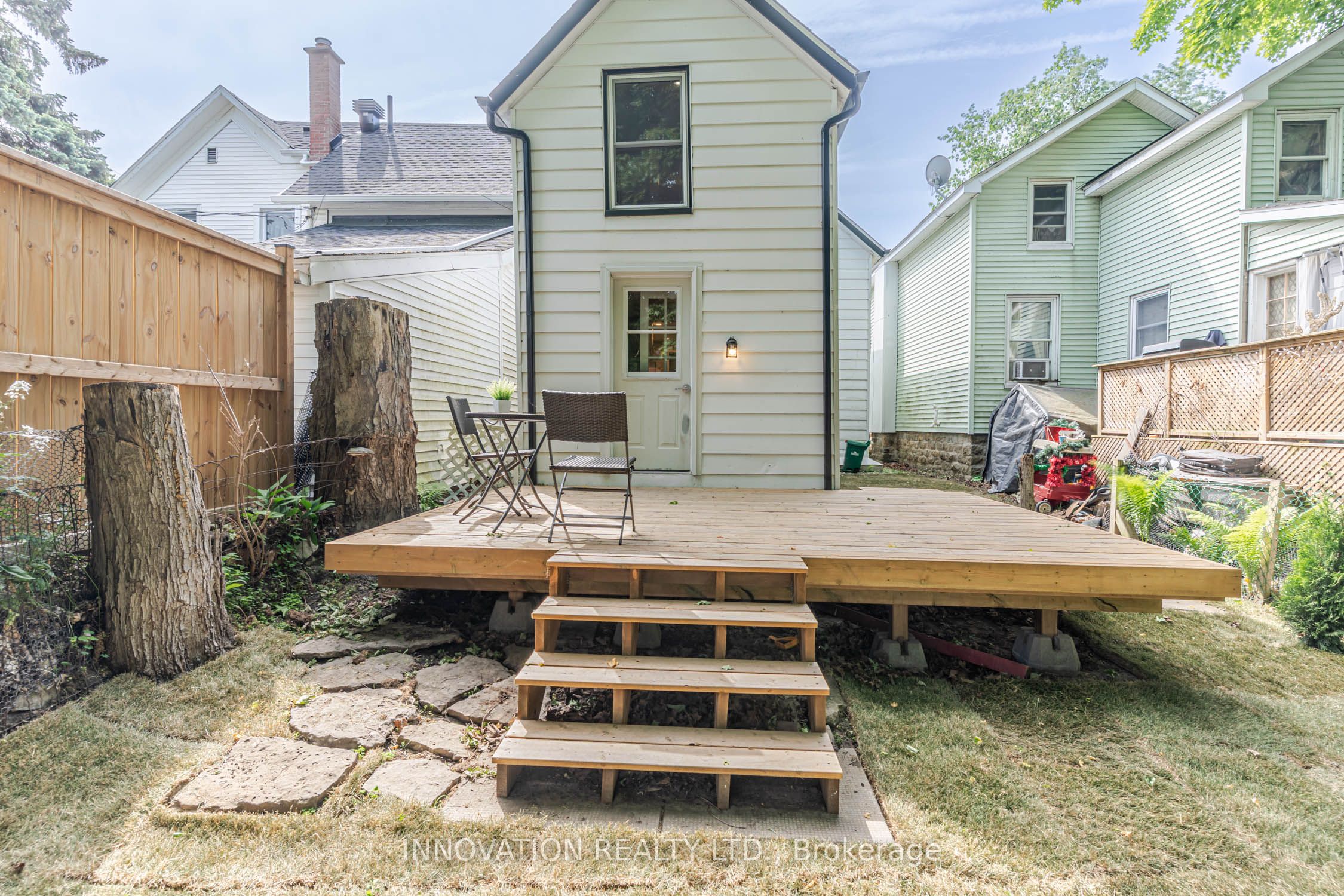 106 James Street E Property Photo 30