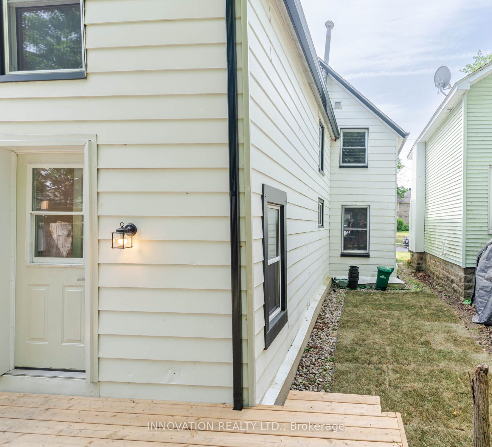 106 James Street E Property Photo 35