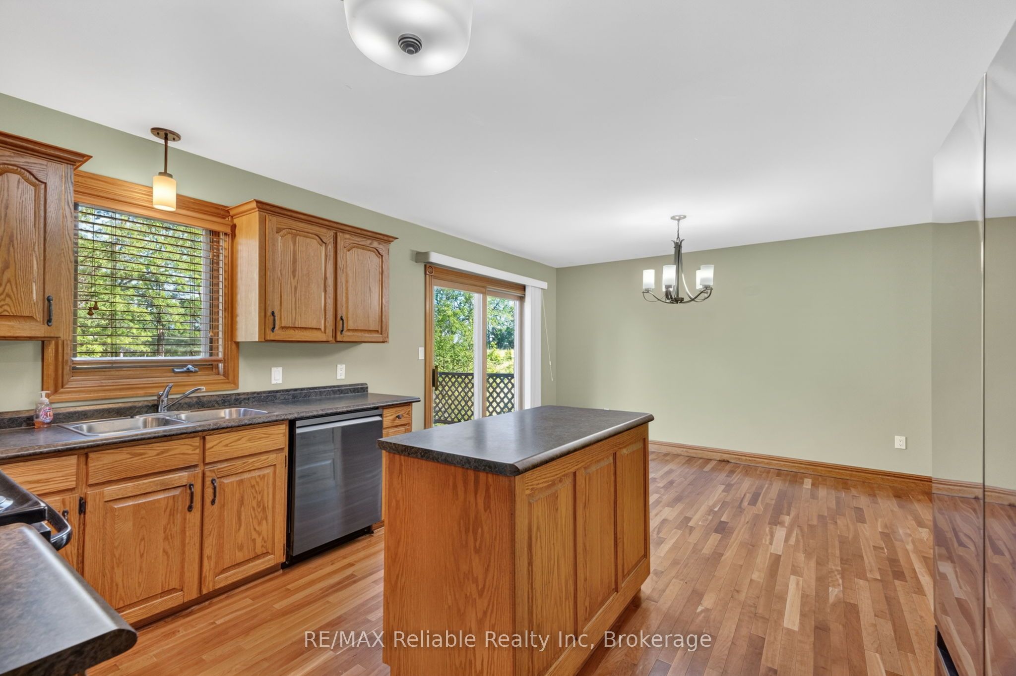 76 William Street Property Photo 14