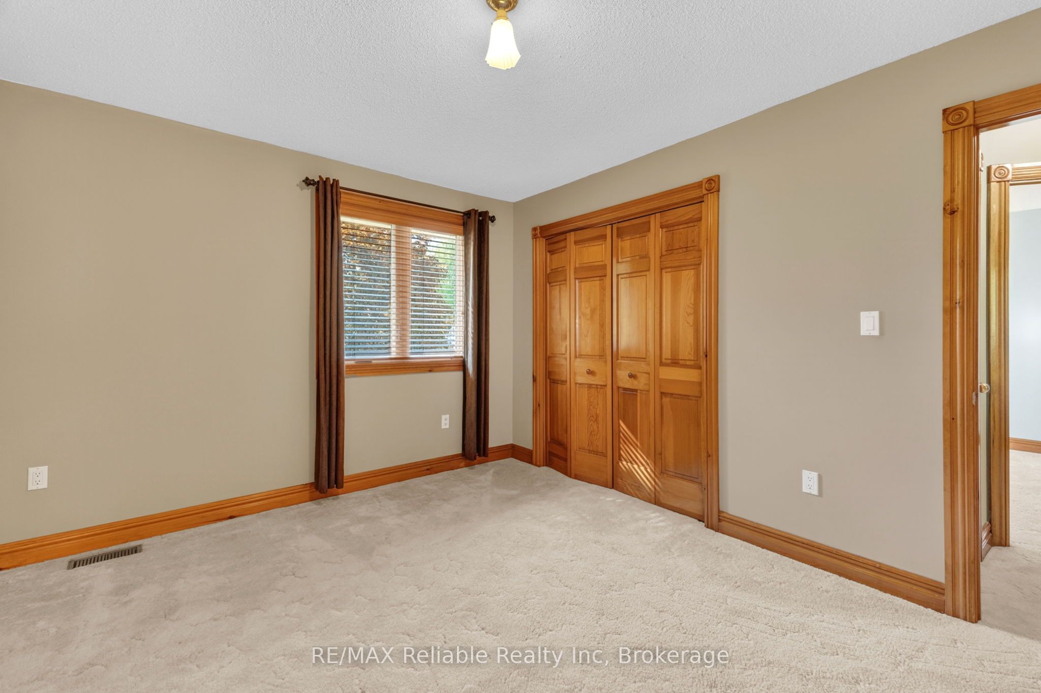 76 William Street Property Photo 28