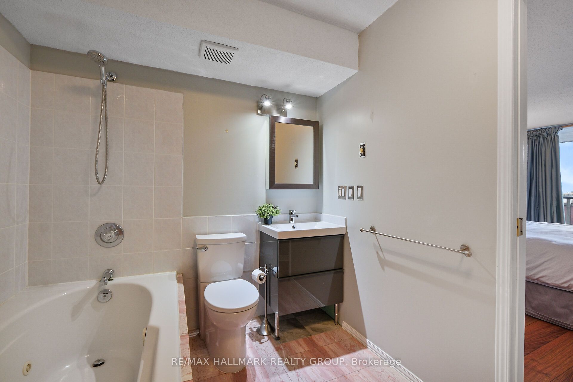 160 George Street 1404 Property Photo 47