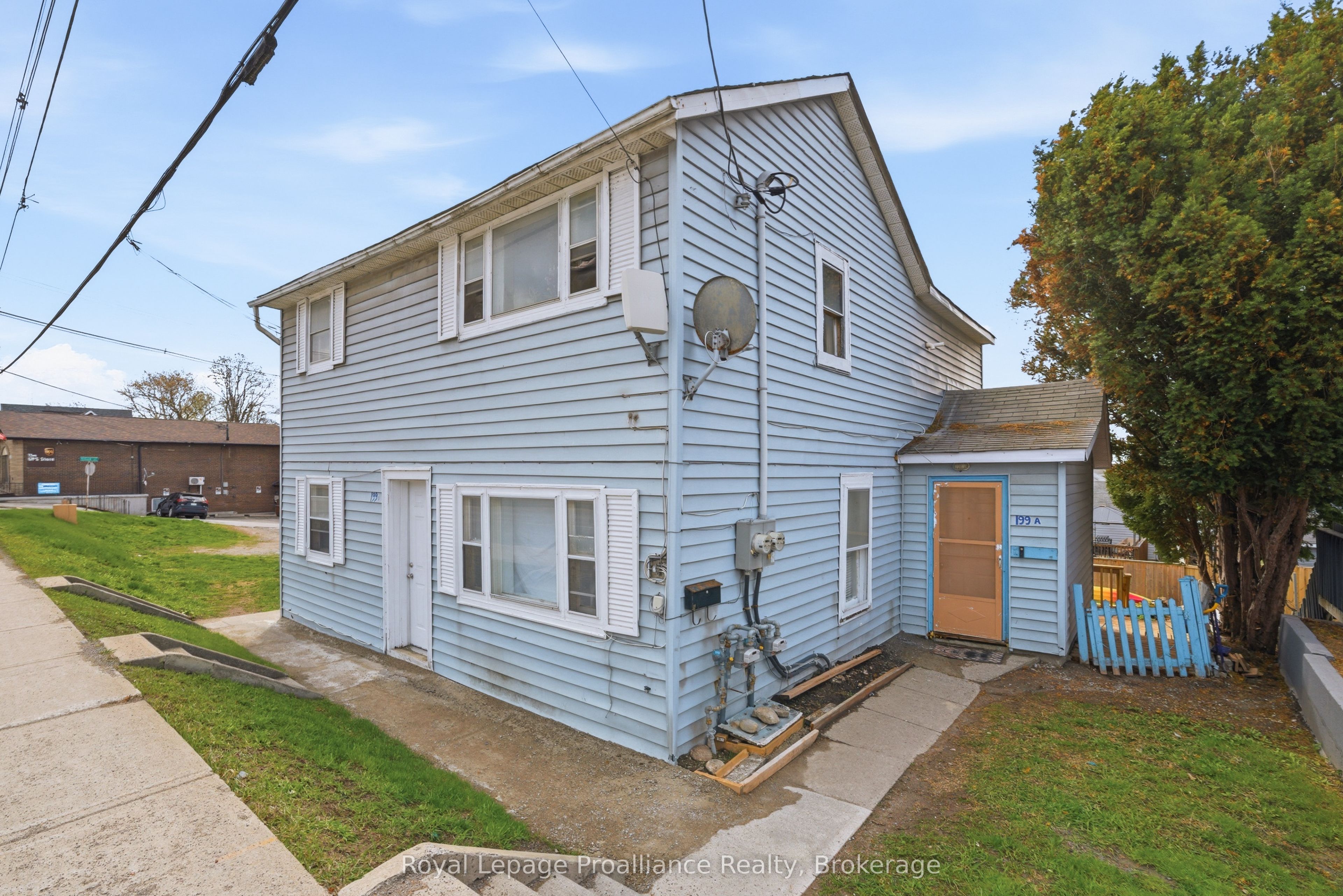 199 Dundas Street E Property Photo 3