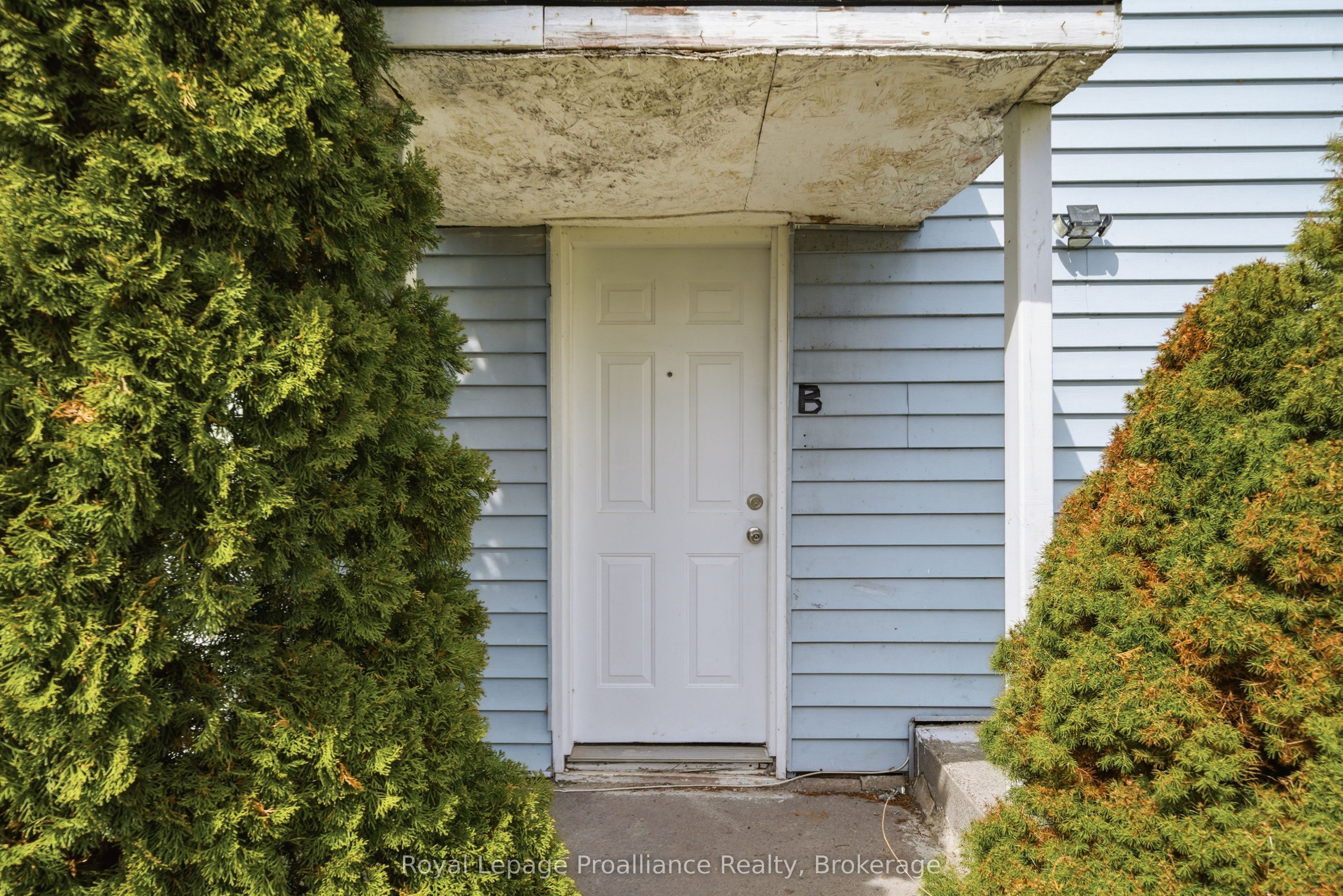 199 Dundas Street E Property Photo 5