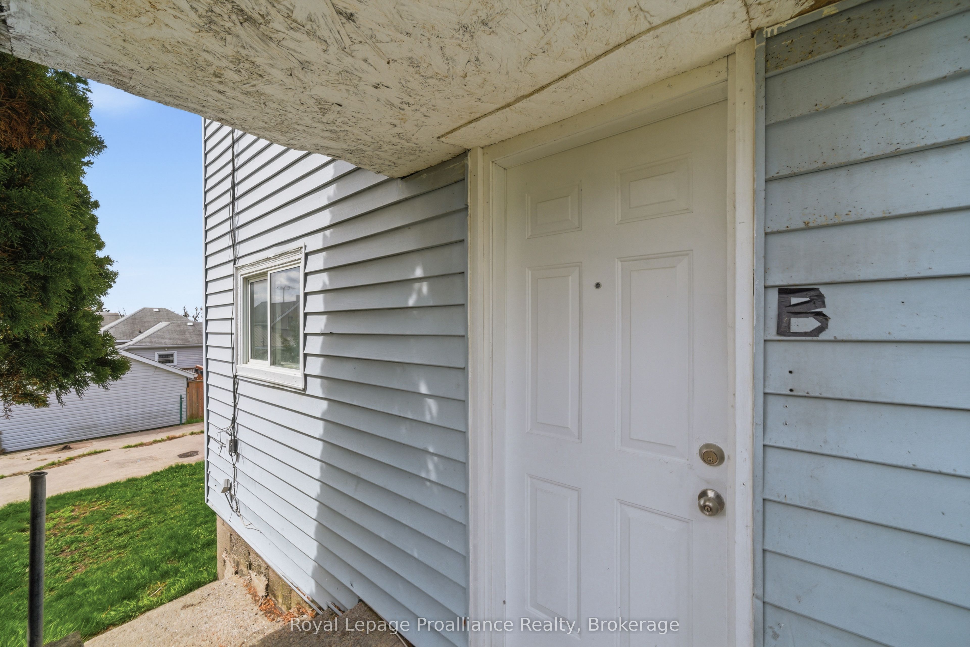 199 Dundas Street E Property Photo 6