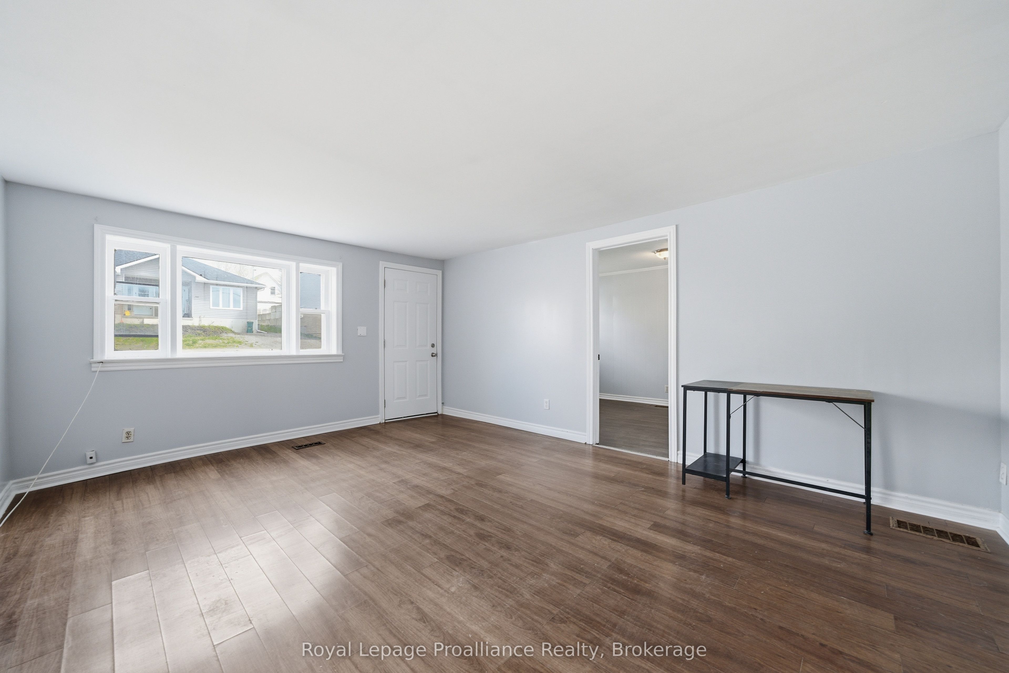 199 Dundas Street E Property Photo 7
