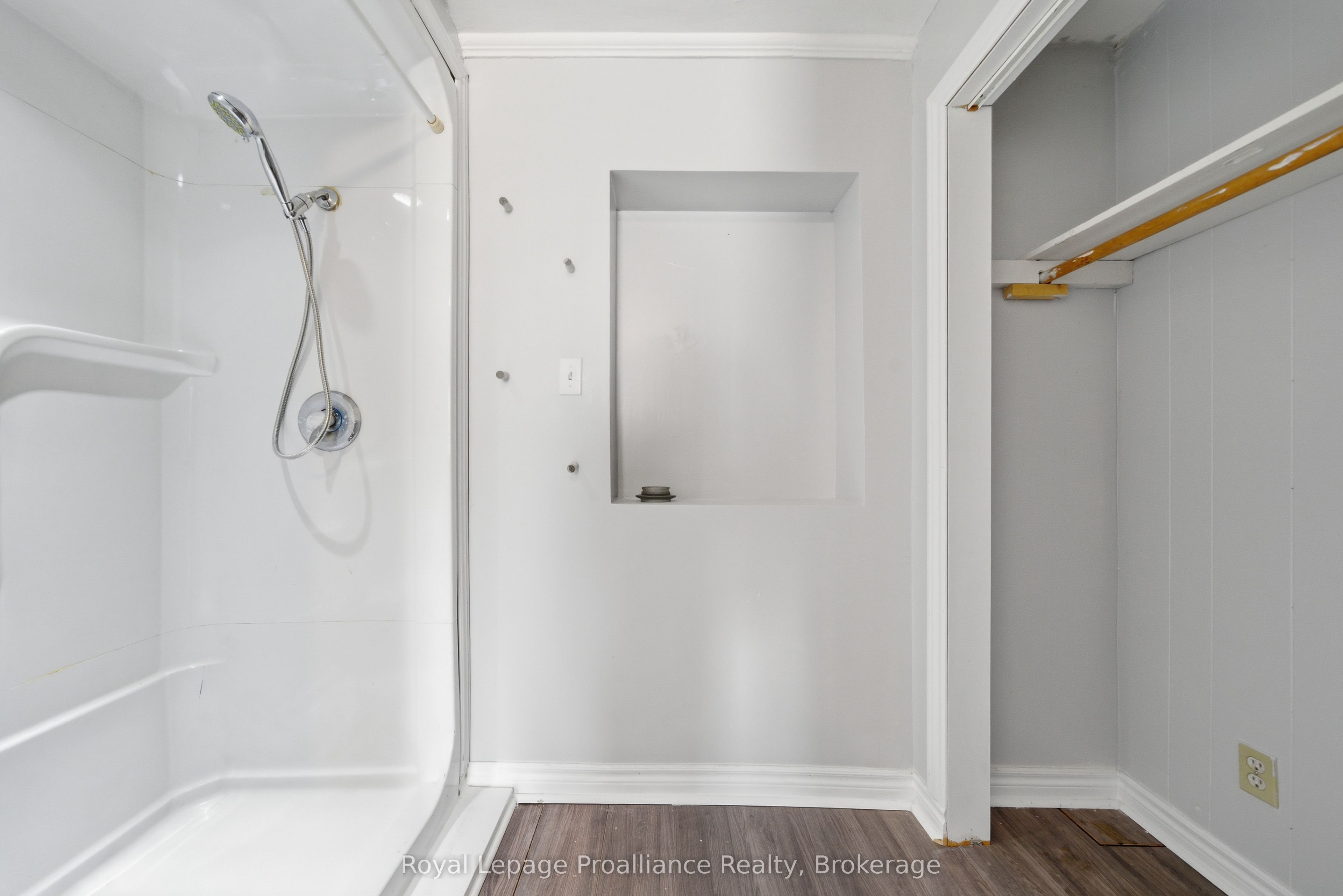 199 Dundas Street E Property Photo 13