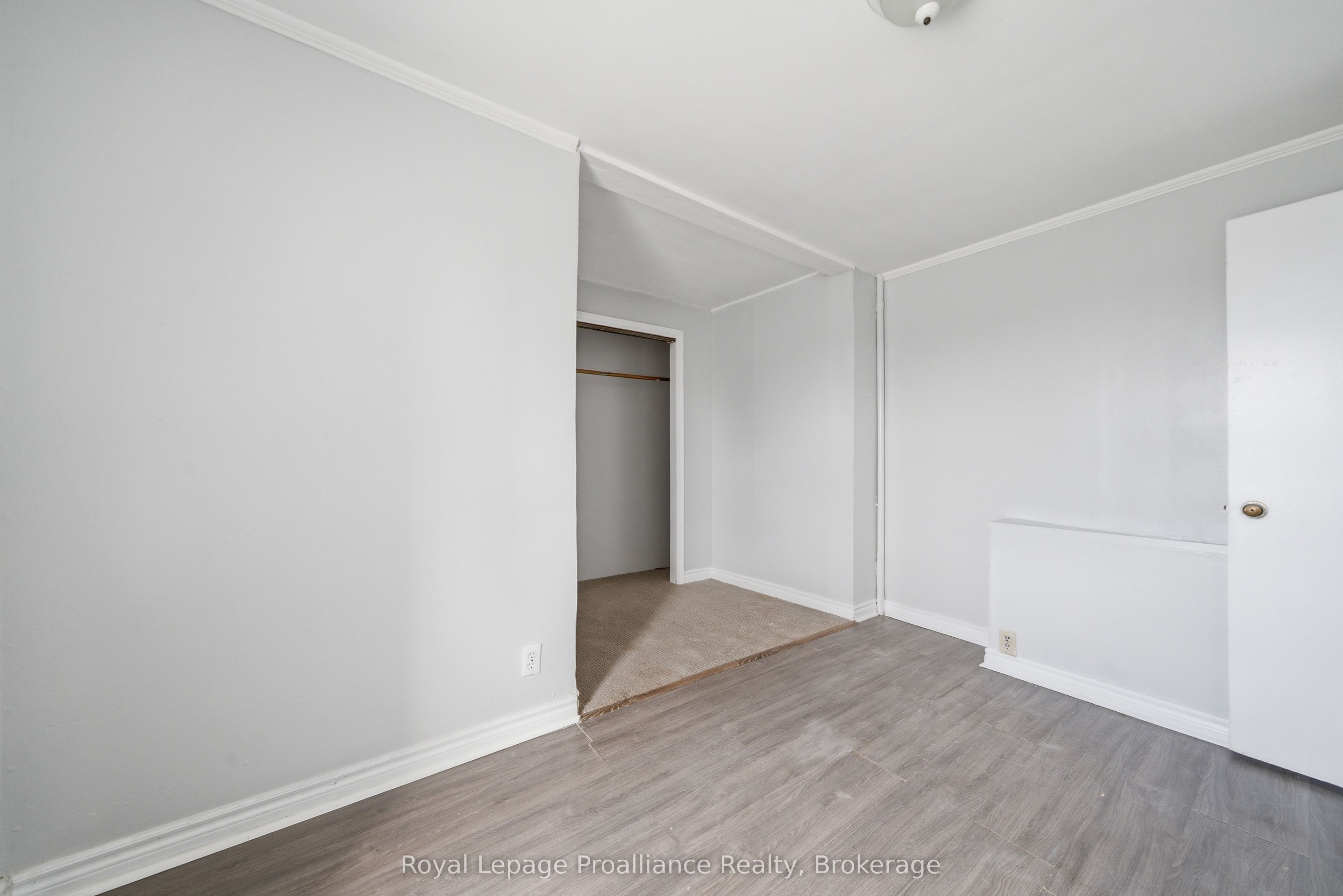 199 Dundas Street E Property Photo 16