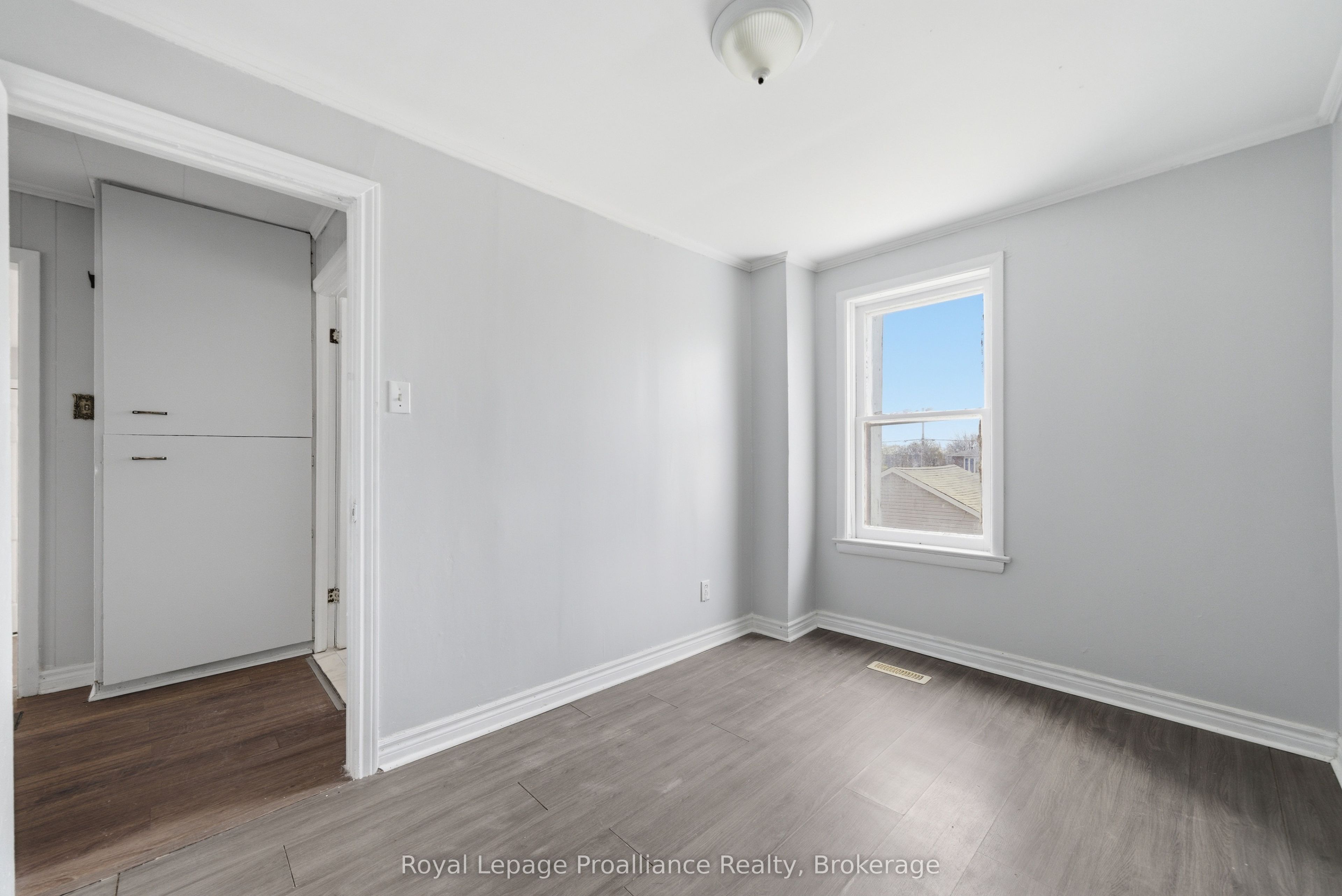 199 Dundas Street E Property Photo 17
