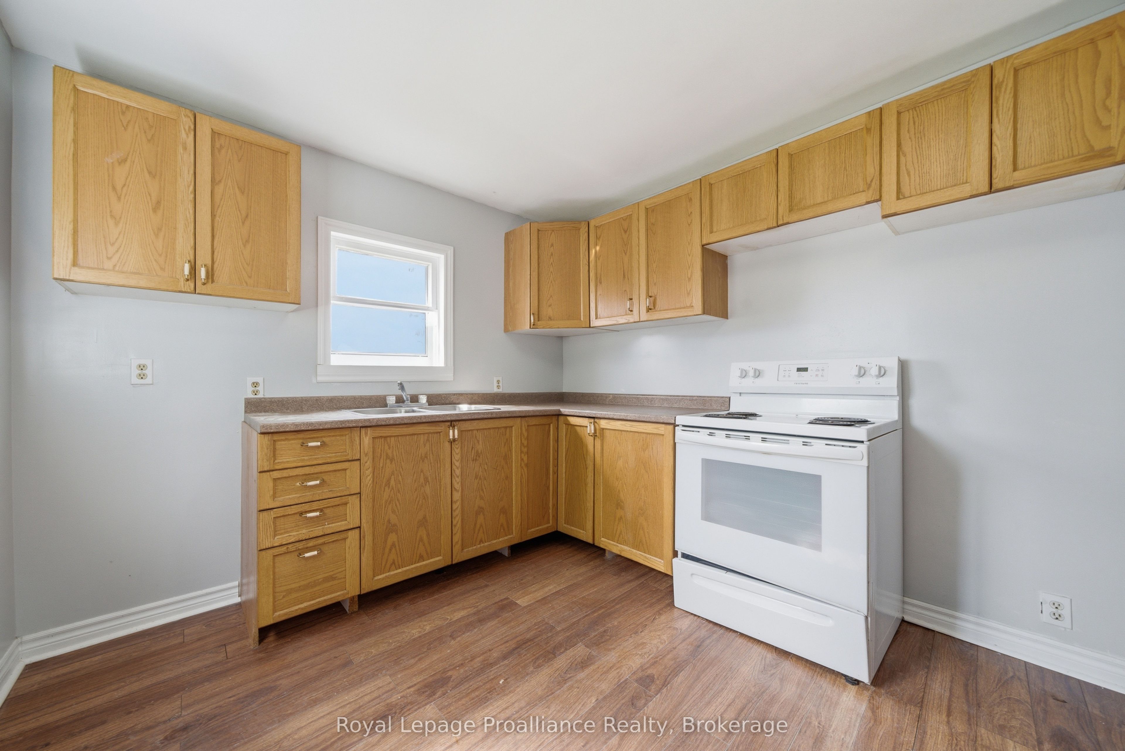 199 Dundas Street E Property Photo 19