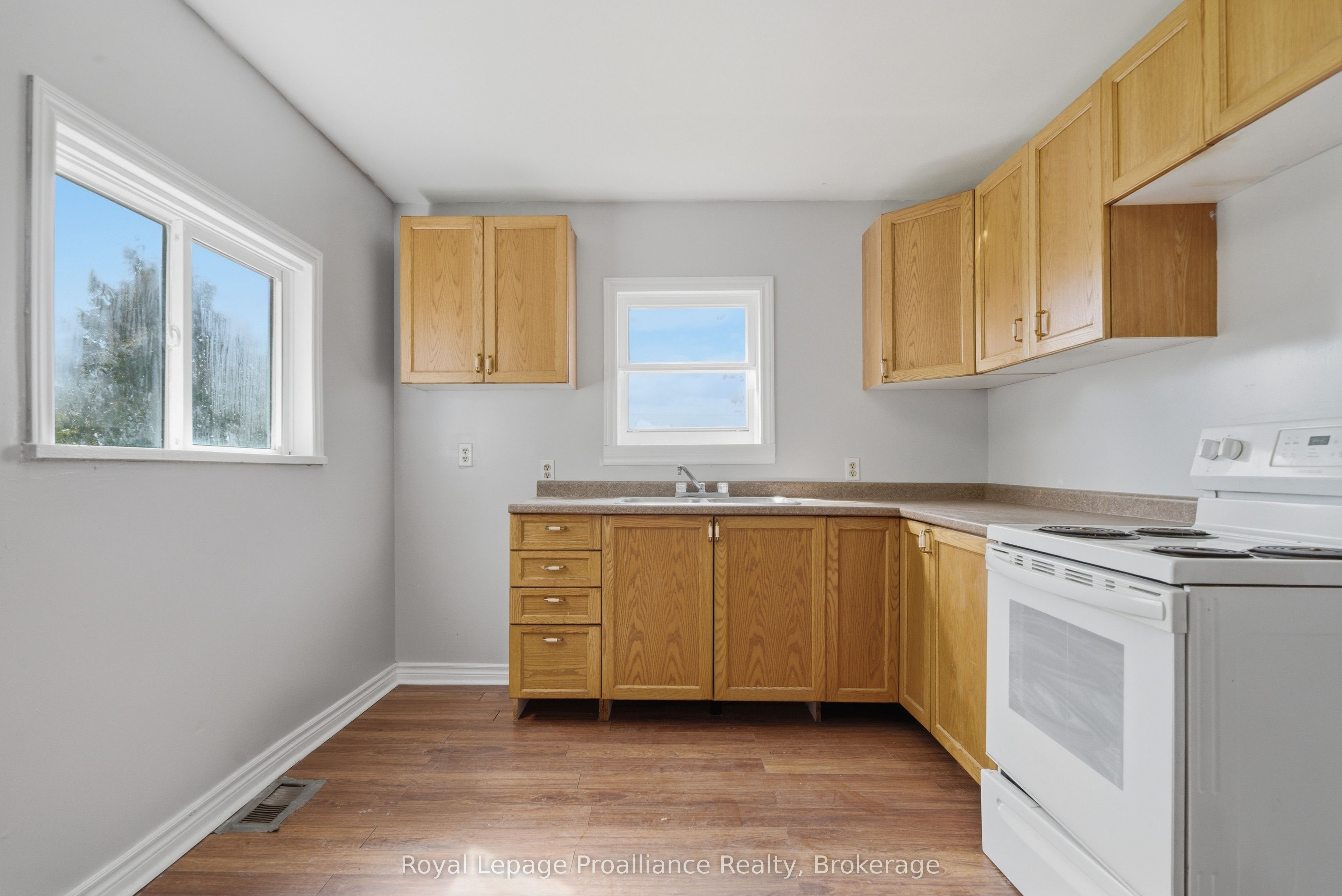 199 Dundas Street E Property Photo 20