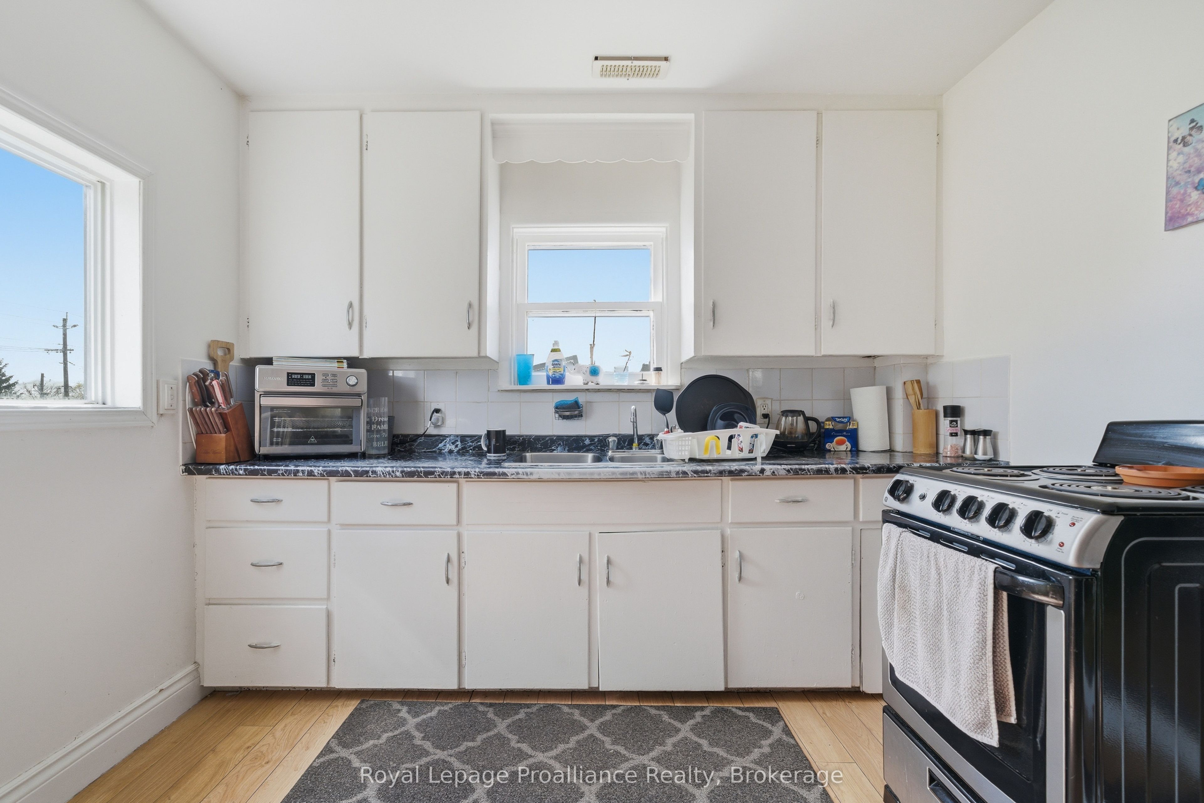 199 Dundas Street E Property Photo 26