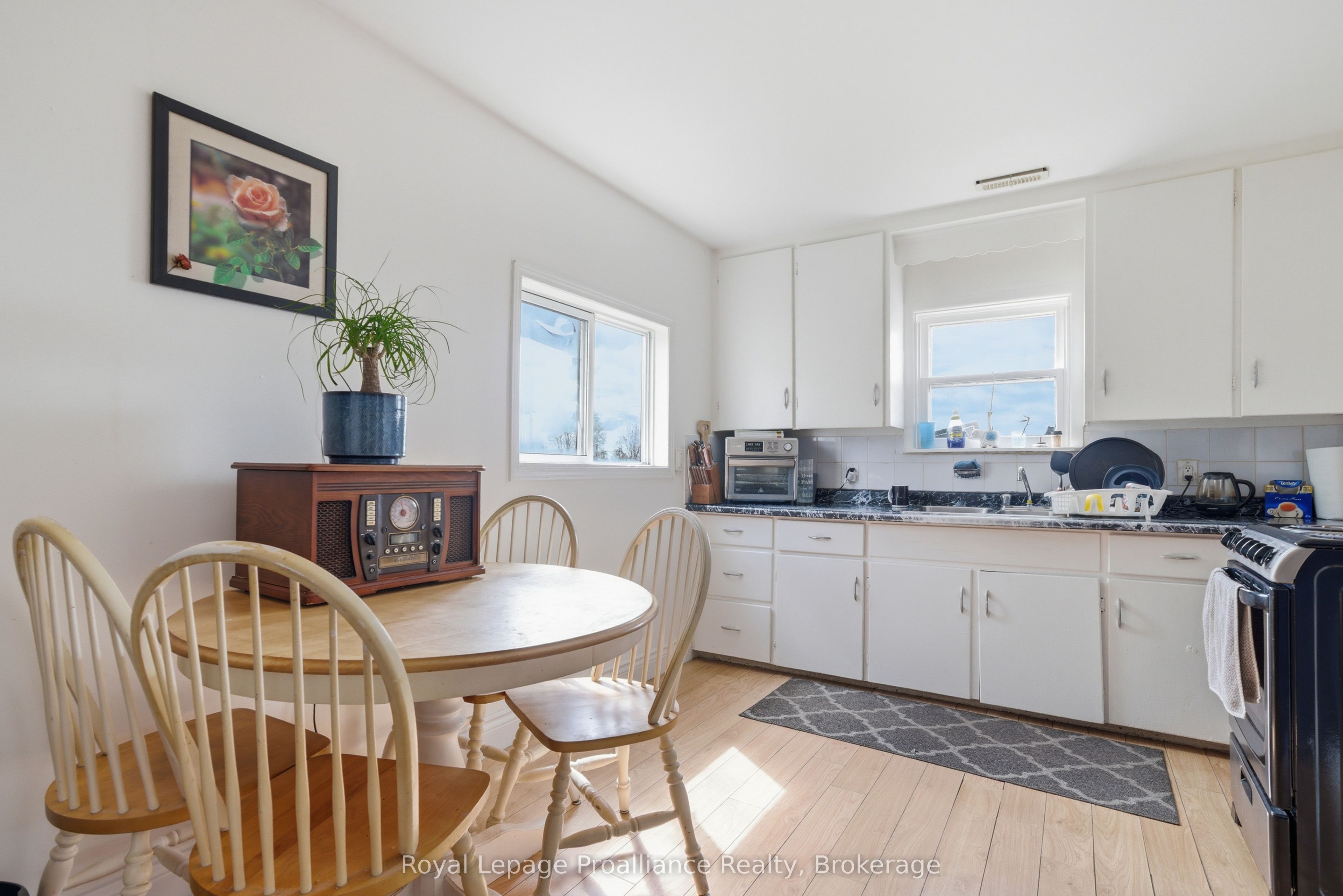 199 Dundas Street E Property Photo 29