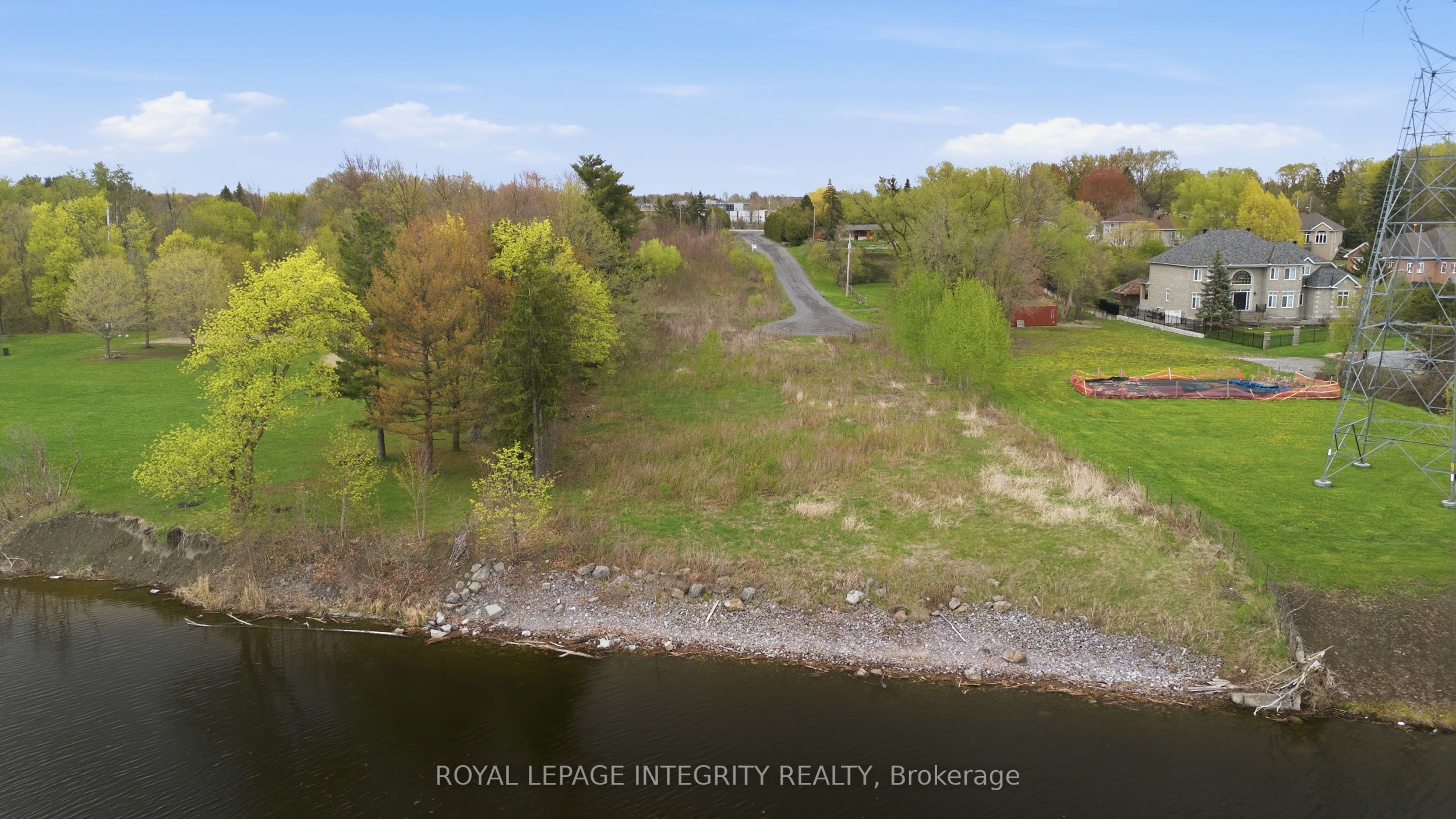 348 River Road Property Photo 2