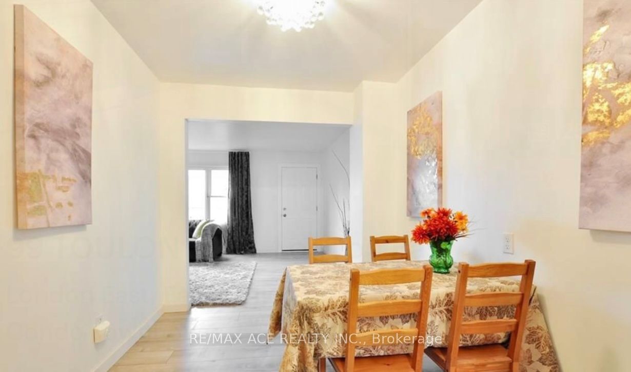 99 Toulon Crescent Property Photo 3