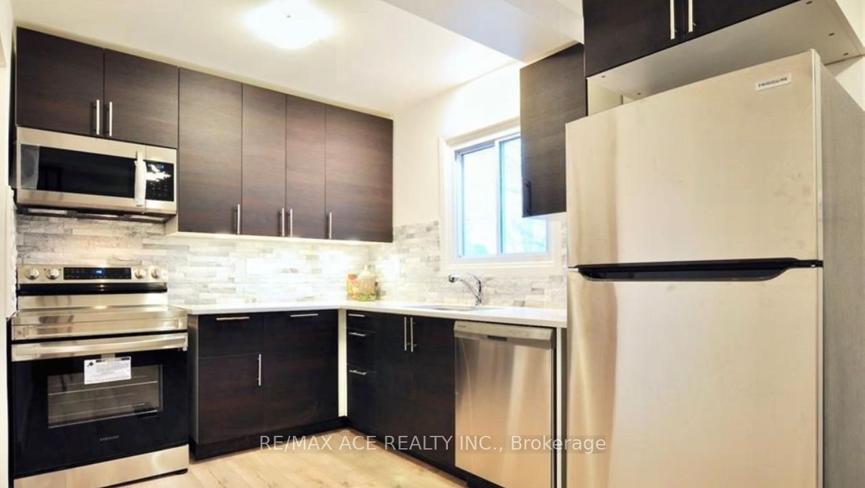 99 Toulon Crescent Property Photo 4