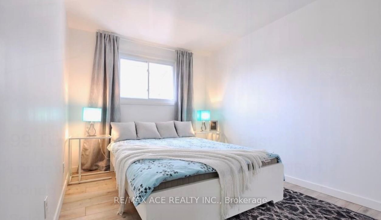 99 Toulon Crescent Property Photo 7
